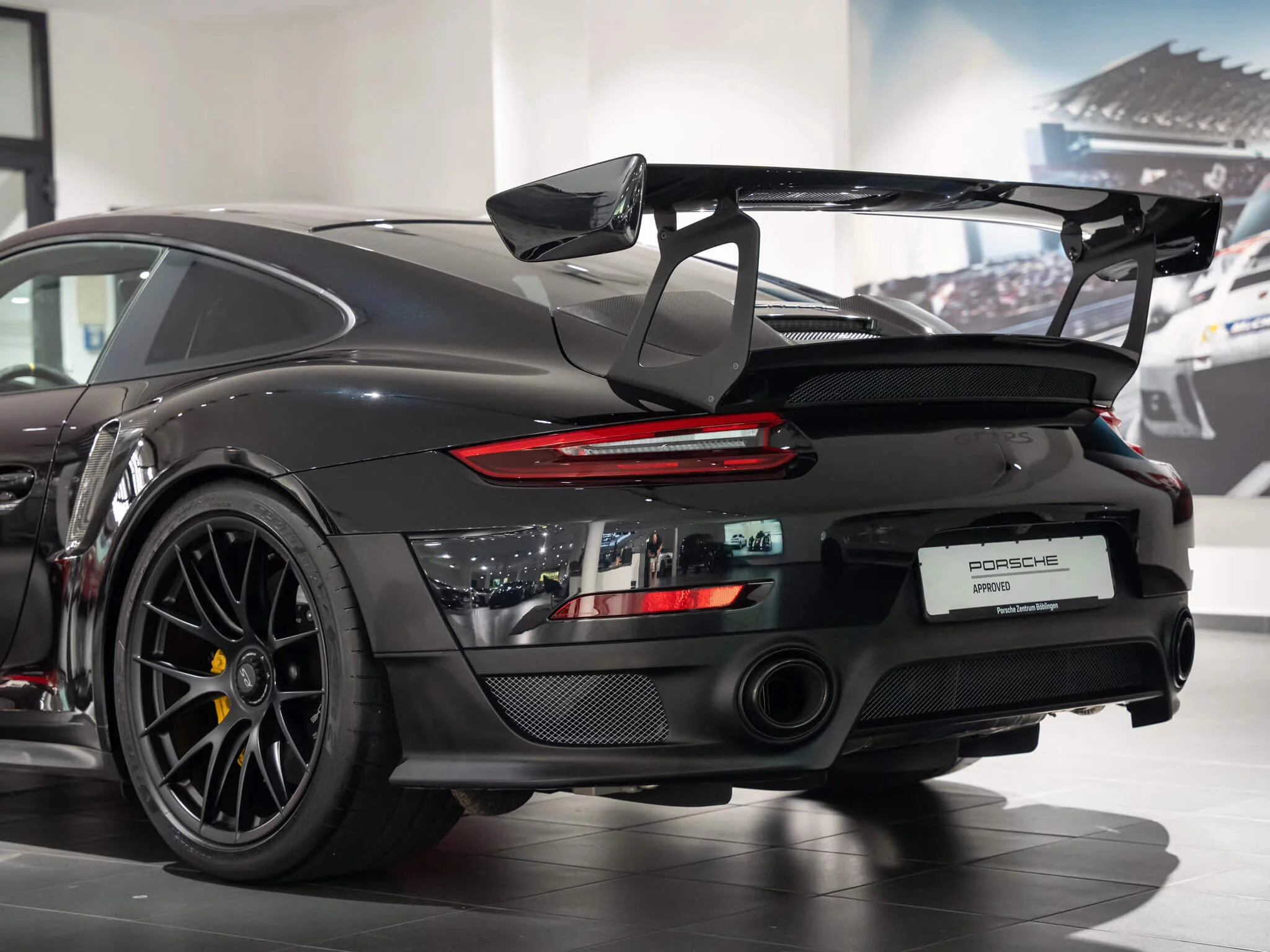 Diamond Black Metallic Porsche 911 GT2 RS