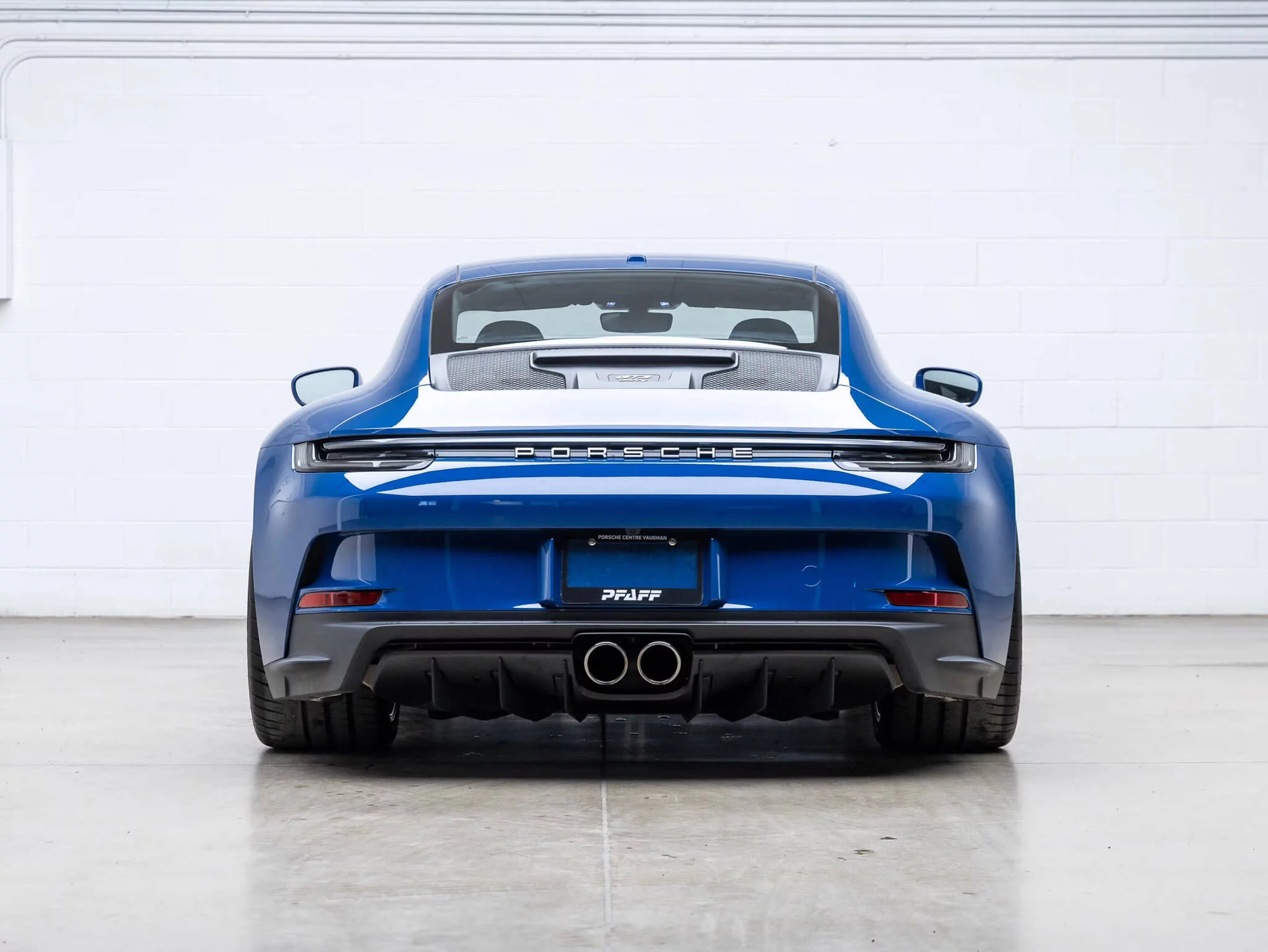 Pantone 296C Porsche 911 GT3