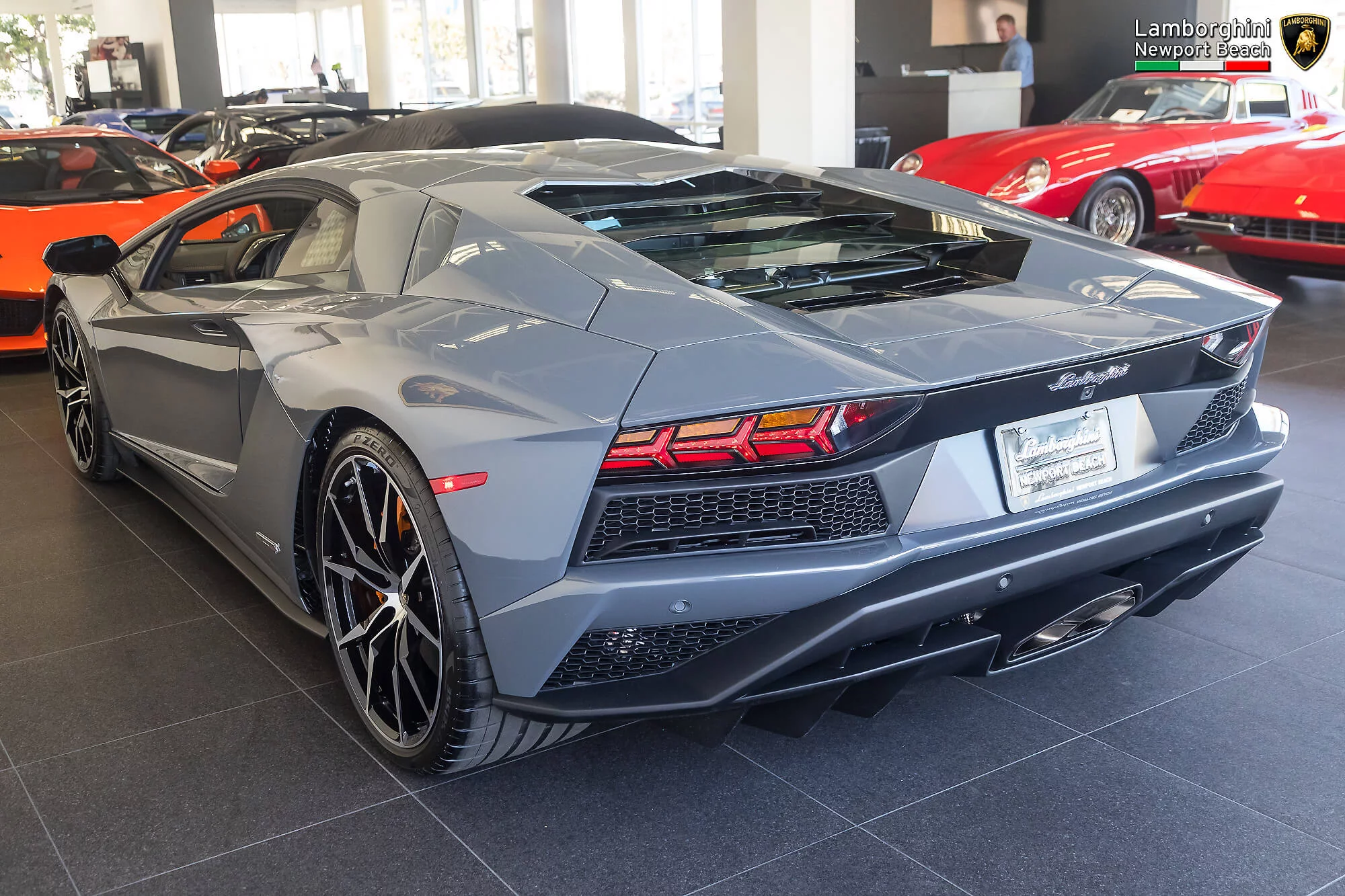 Grigio Telesto Lamborghini Aventador
