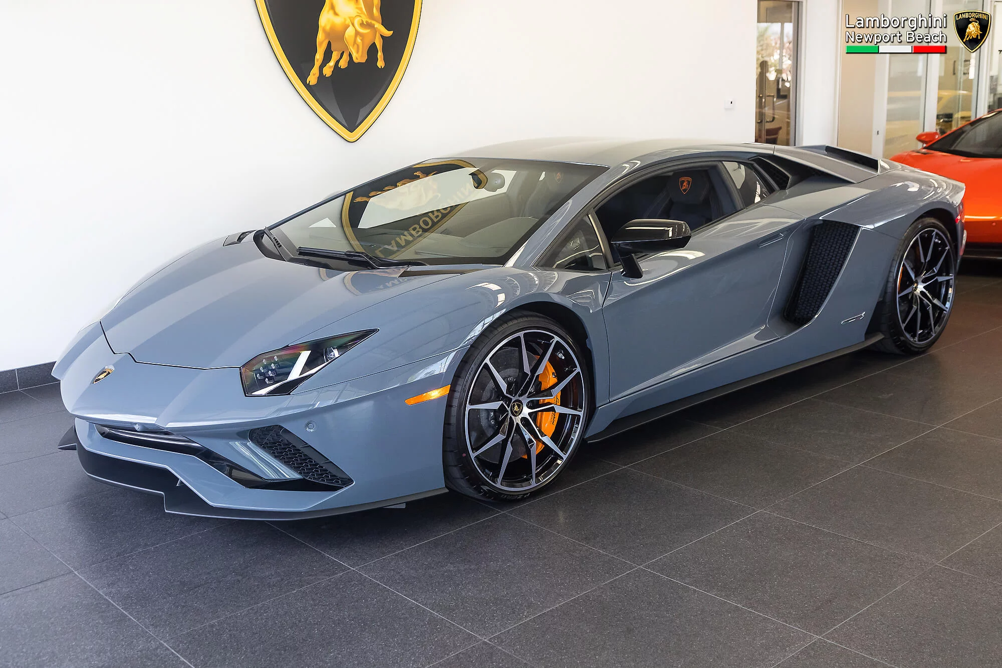Grigio Telesto Lamborghini Aventador