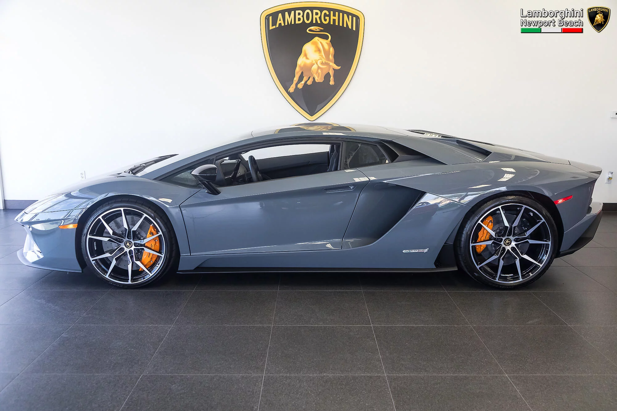Grigio Telesto Lamborghini Aventador