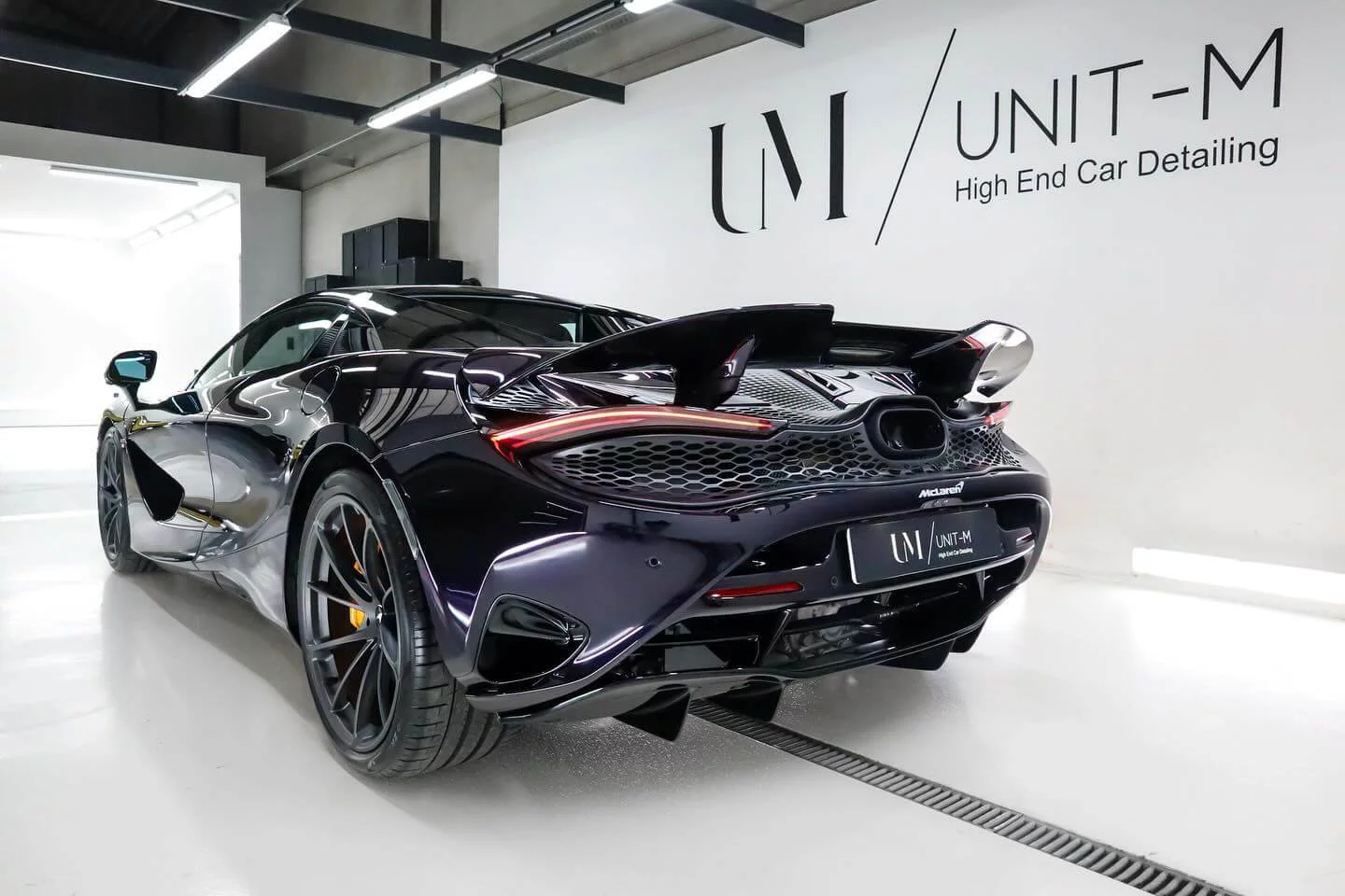 Amethyst Black McLaren 750S