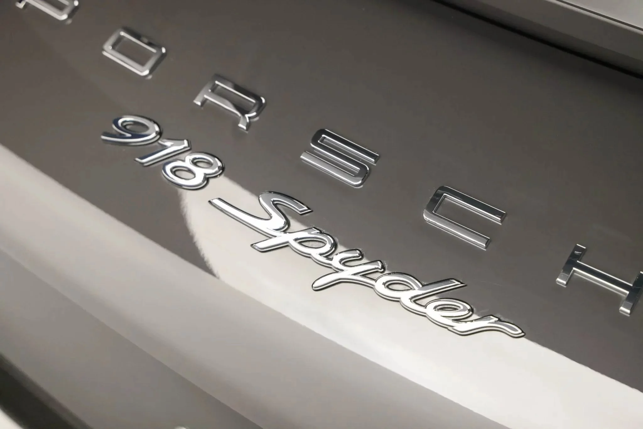 Grey Black Porsche 918 Spyder