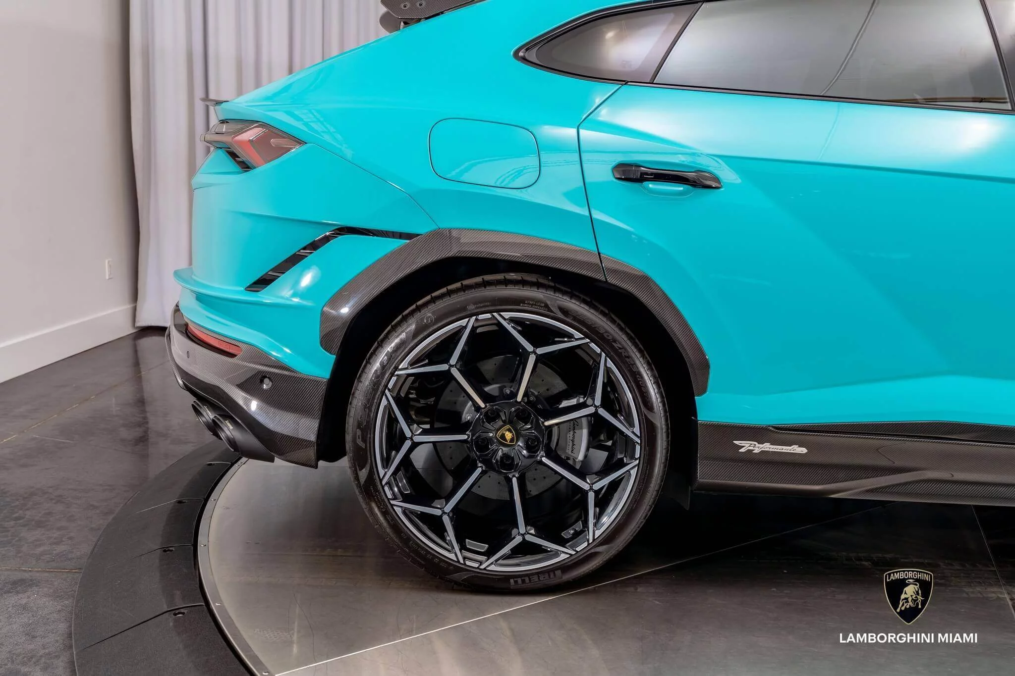 Blu Glauco Lamborghini Urus