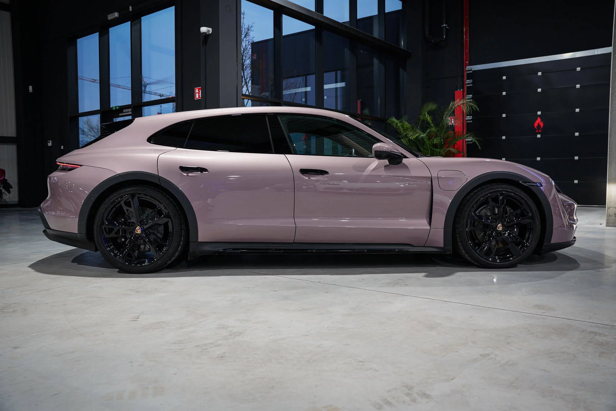 Frozen Berry Metallic Porsche Taycan