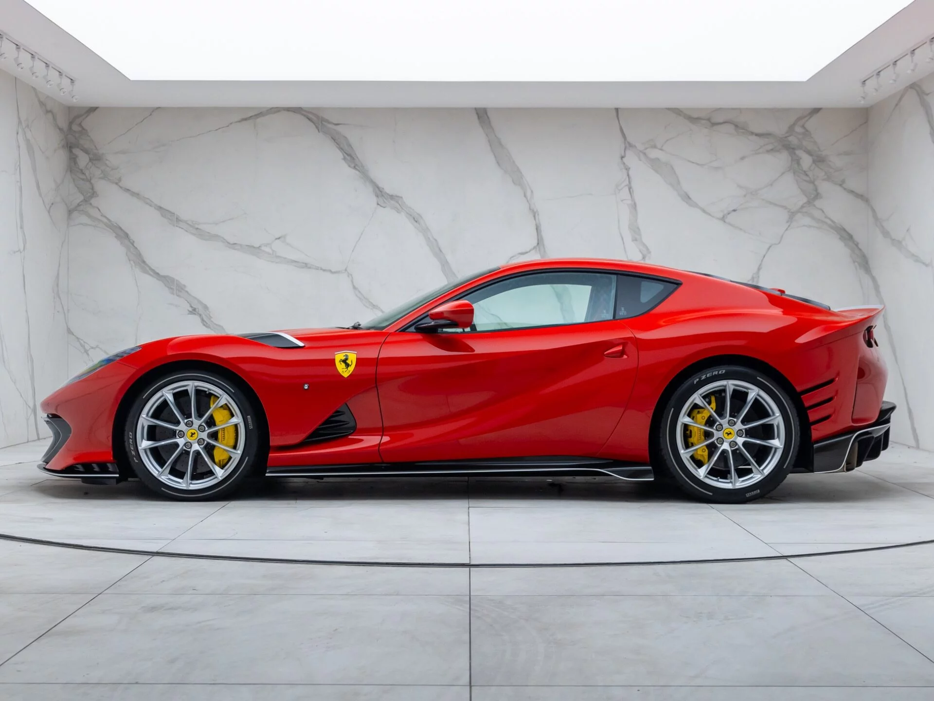 Rosso Cina Ferrari 812