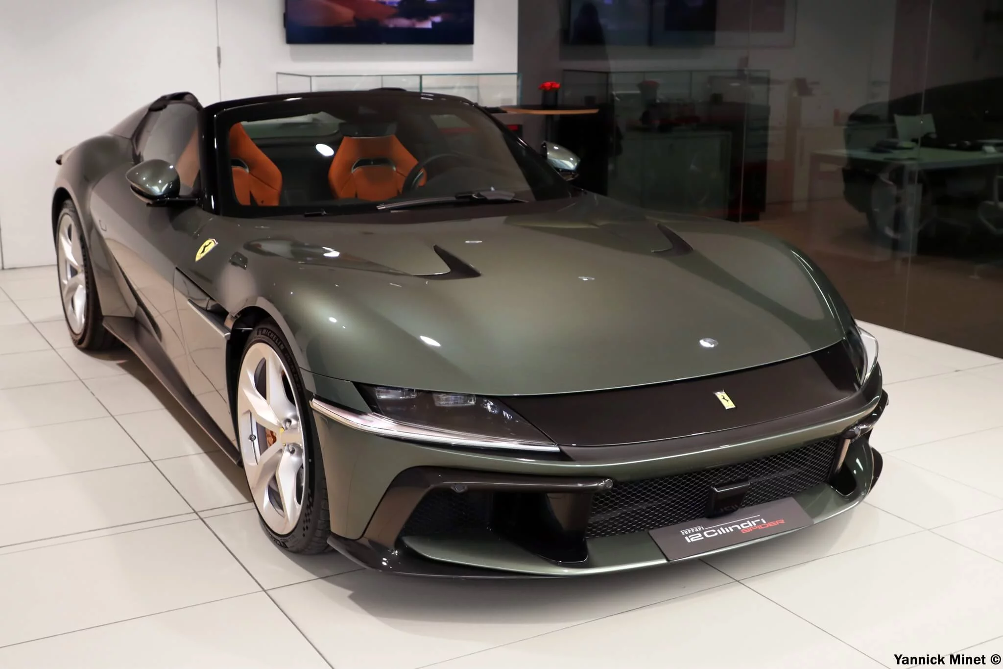 Verde Toscana Ferrari 12Cilindri