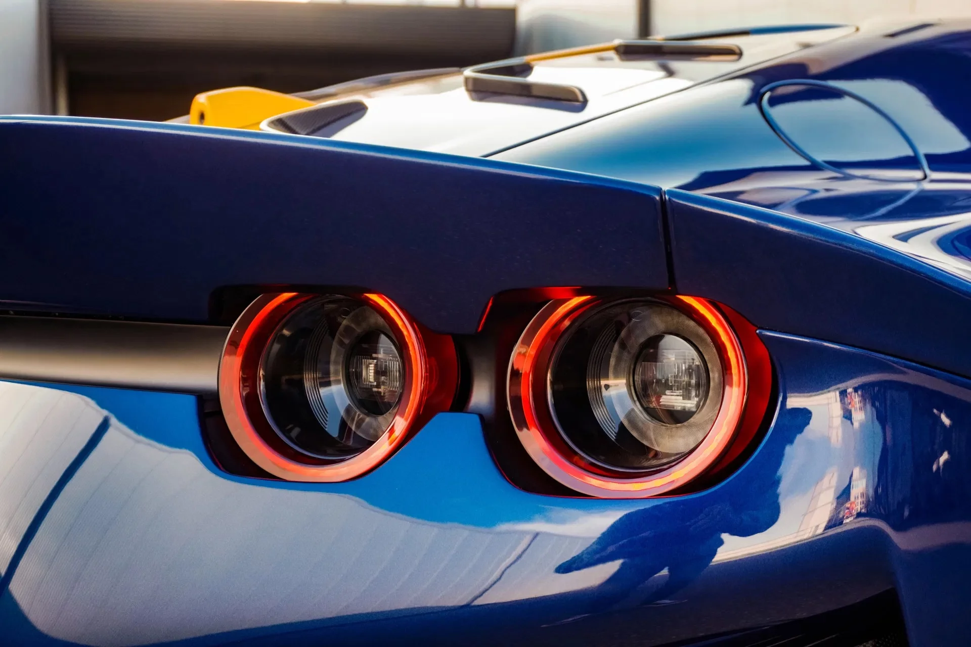 Blu Tour de France 70 Ferrari 812