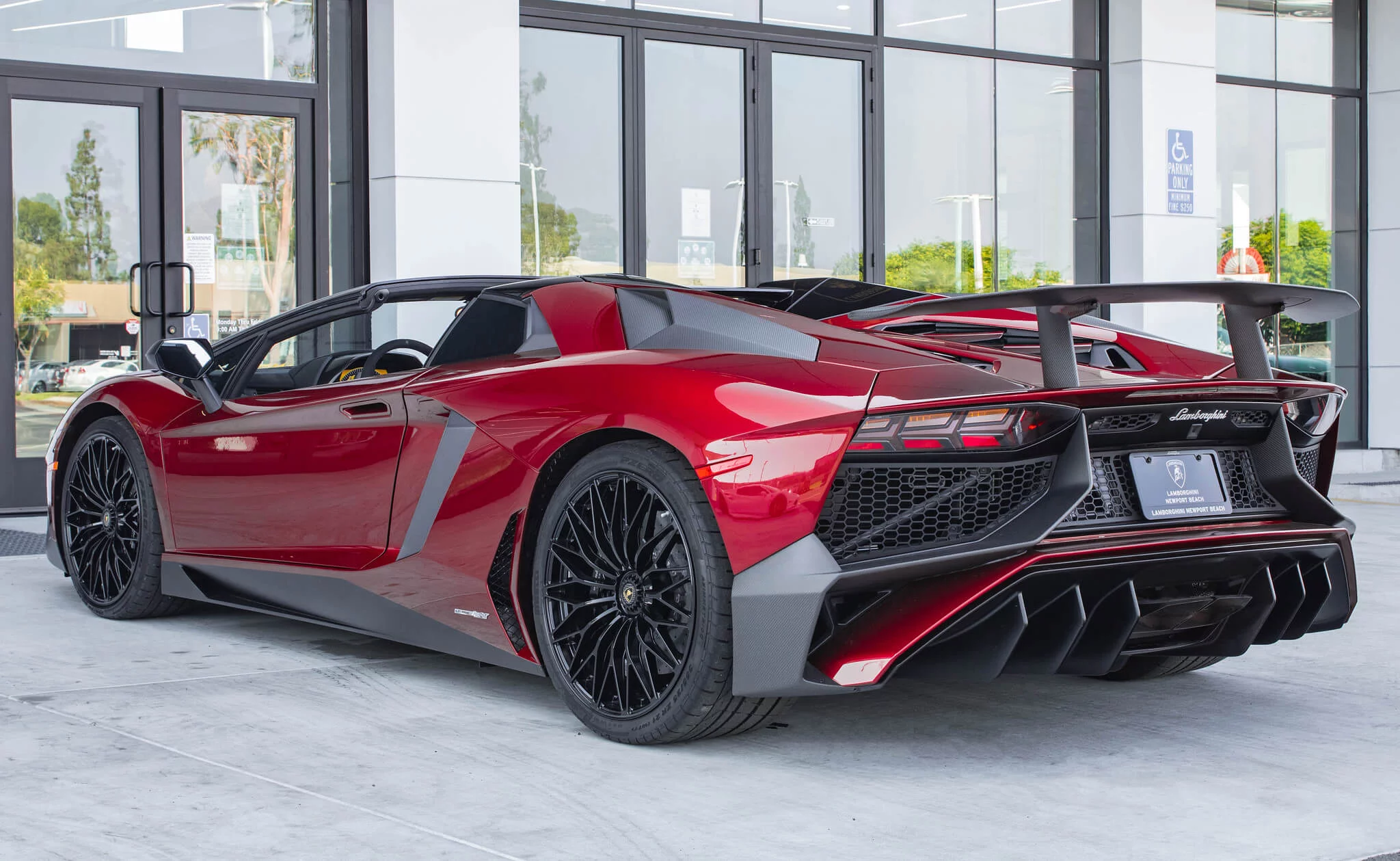 Rosso Hiera Lamborghini Aventador
