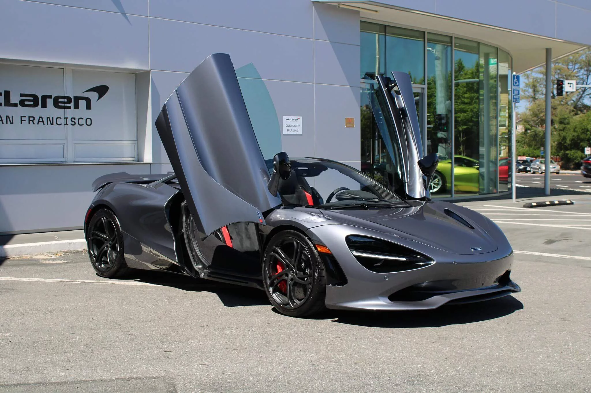 Anthracite McLaren 750S