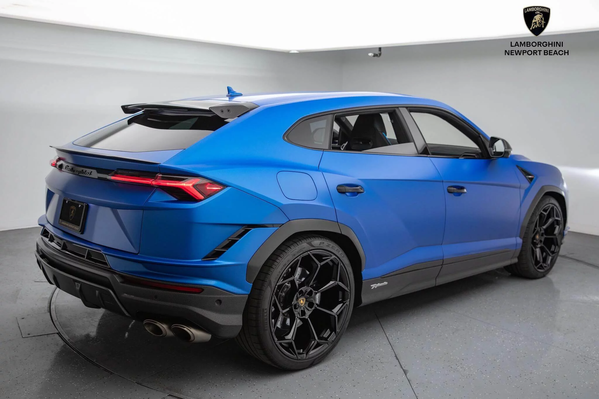 Blu Eleos Matte Lamborghini Urus
