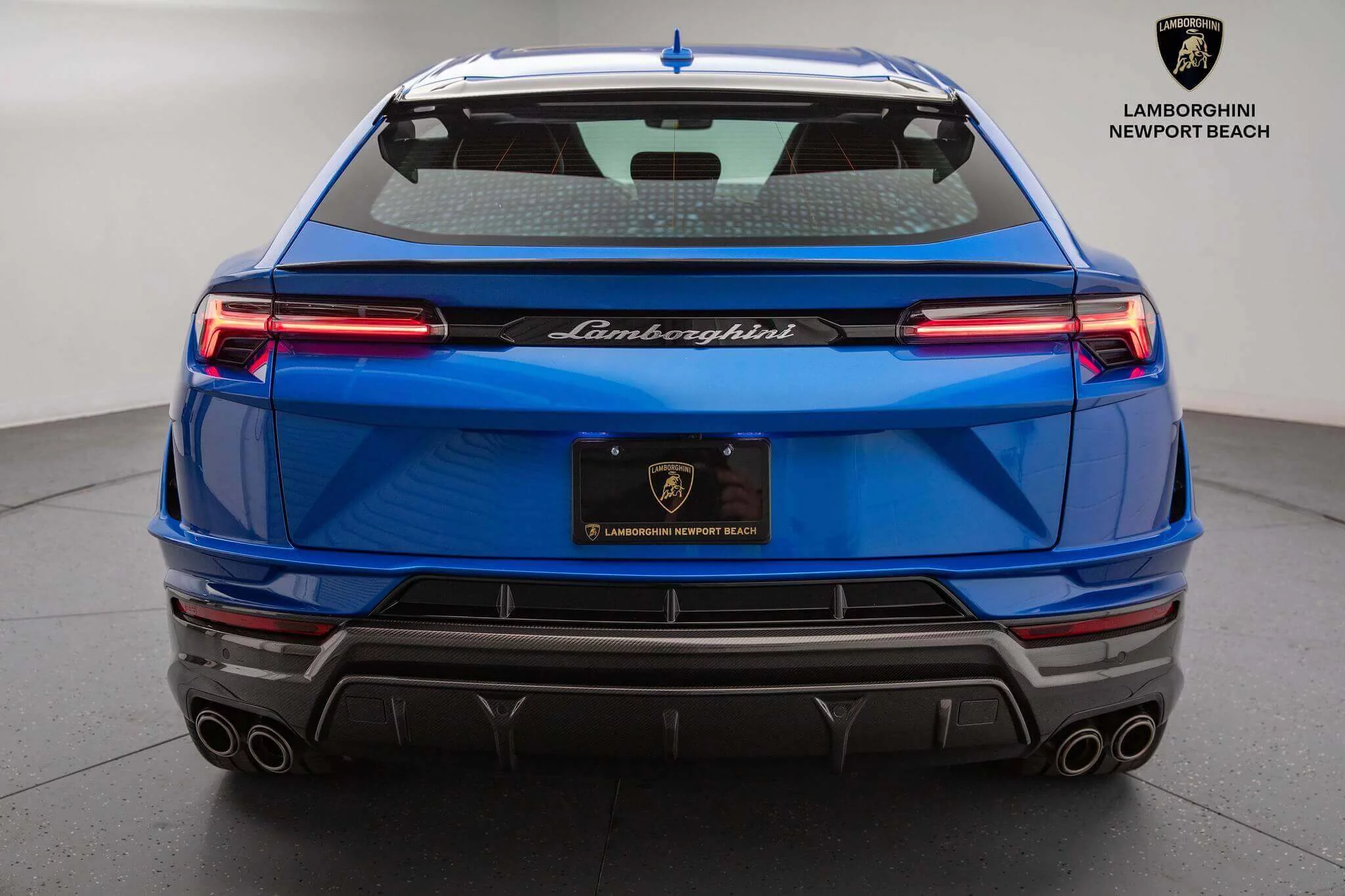 Blu Eleos Lamborghini Urus