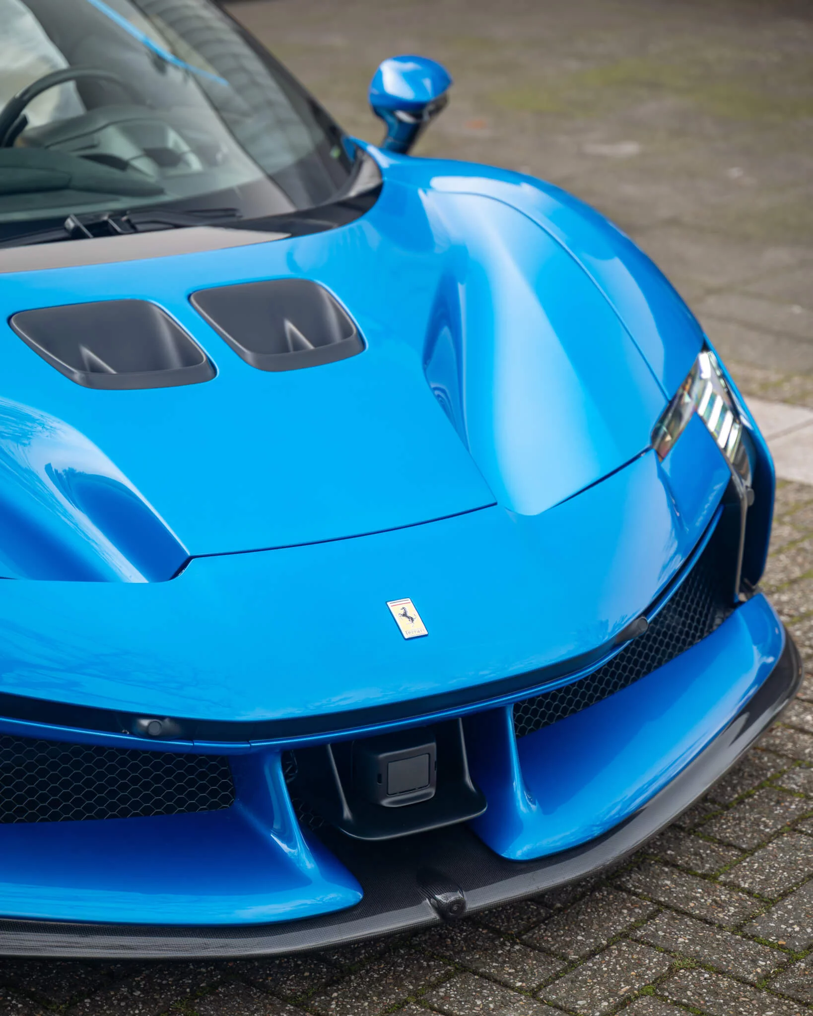 Blu Corsa Ferrari SF90