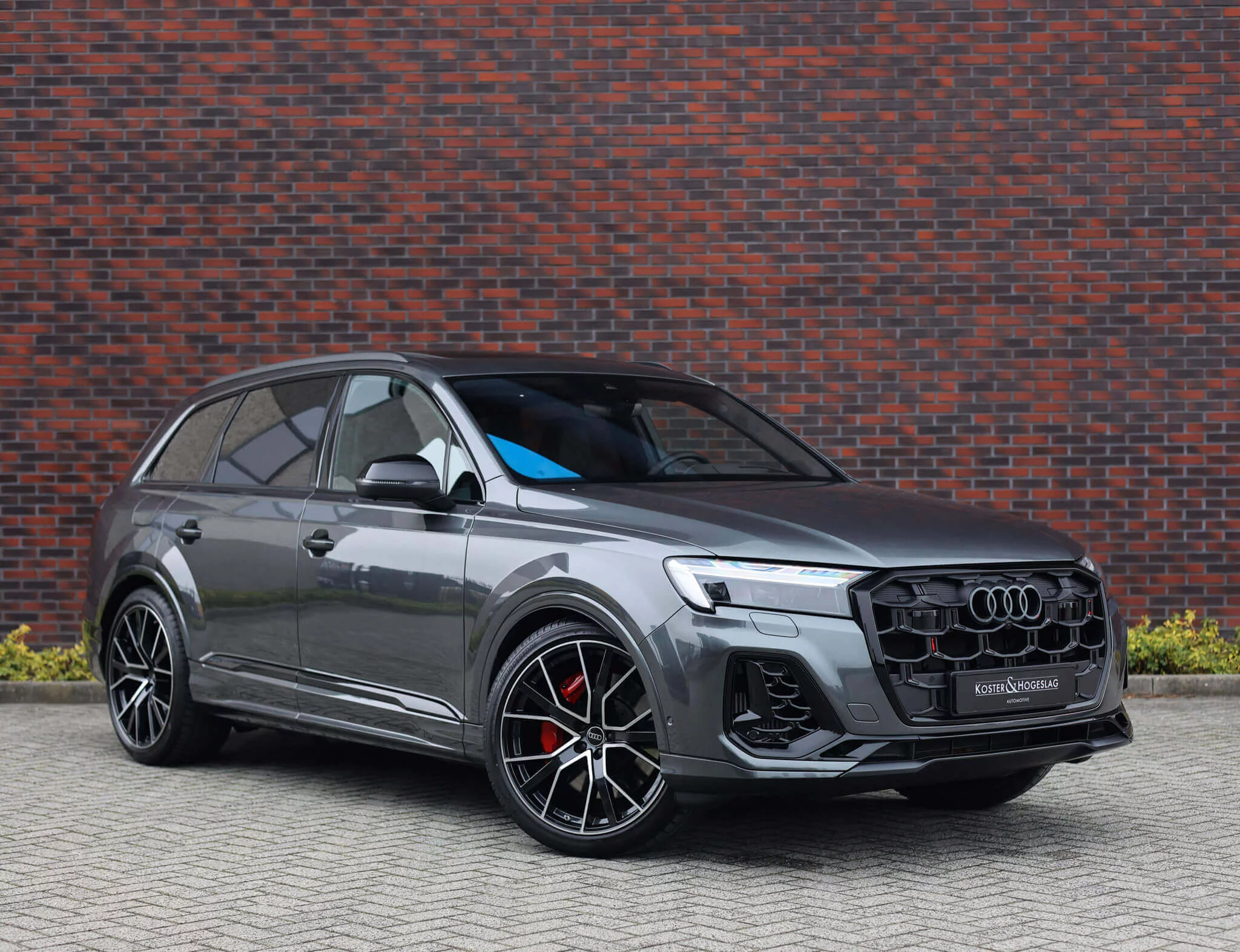 Daytona Grey Audi Q7