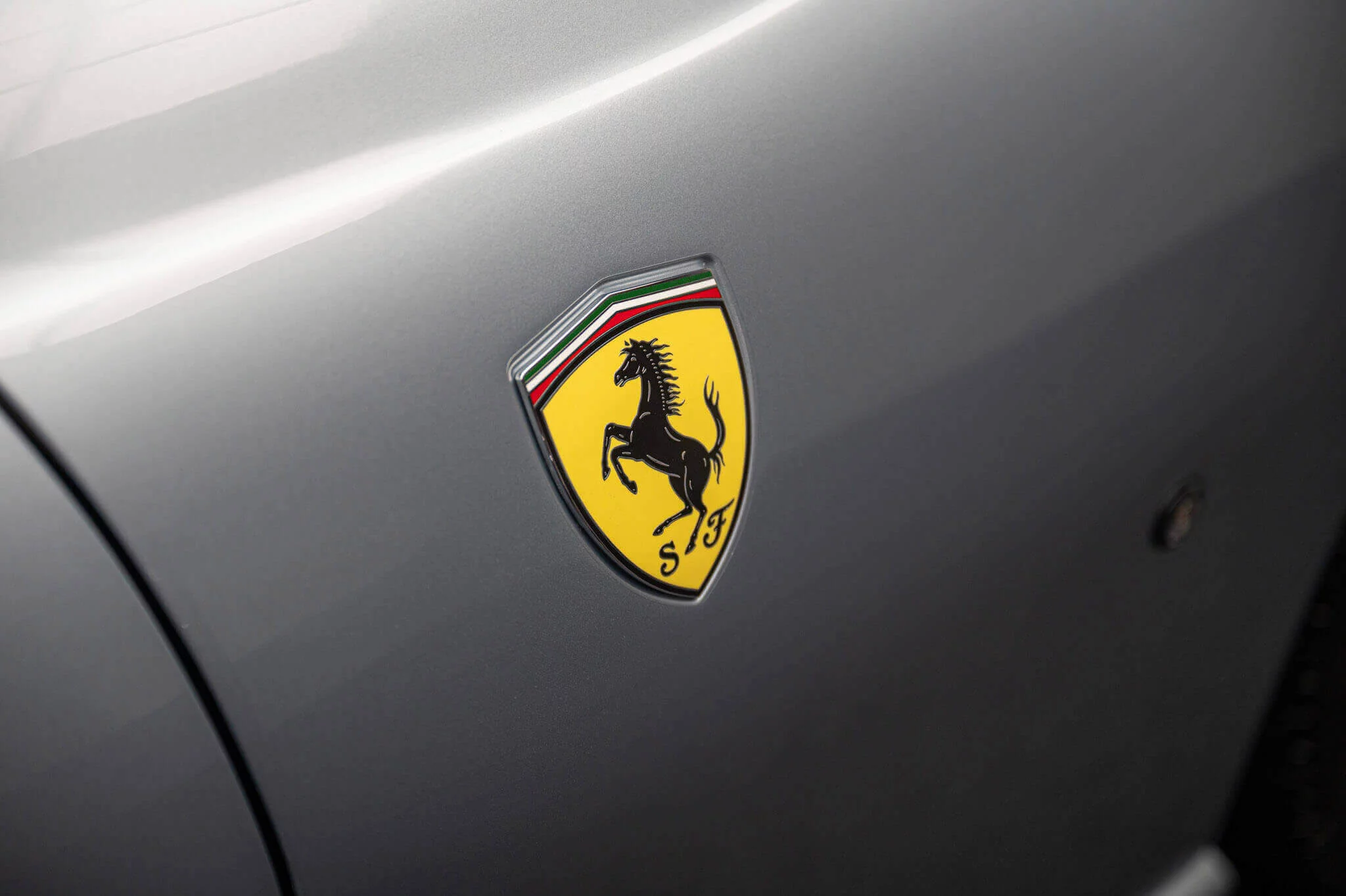 Grigio Alloy Ferrari 812