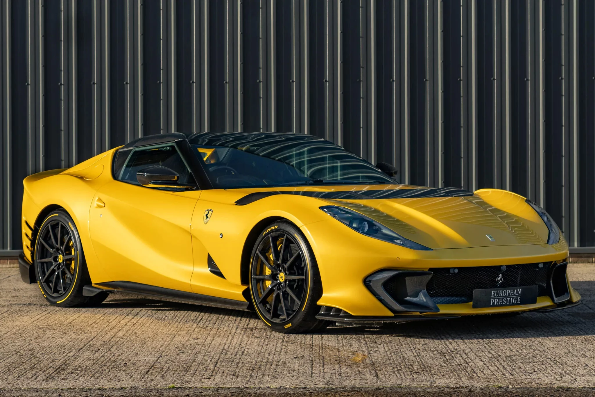 Giallo Triplo Strato Ferrari 812