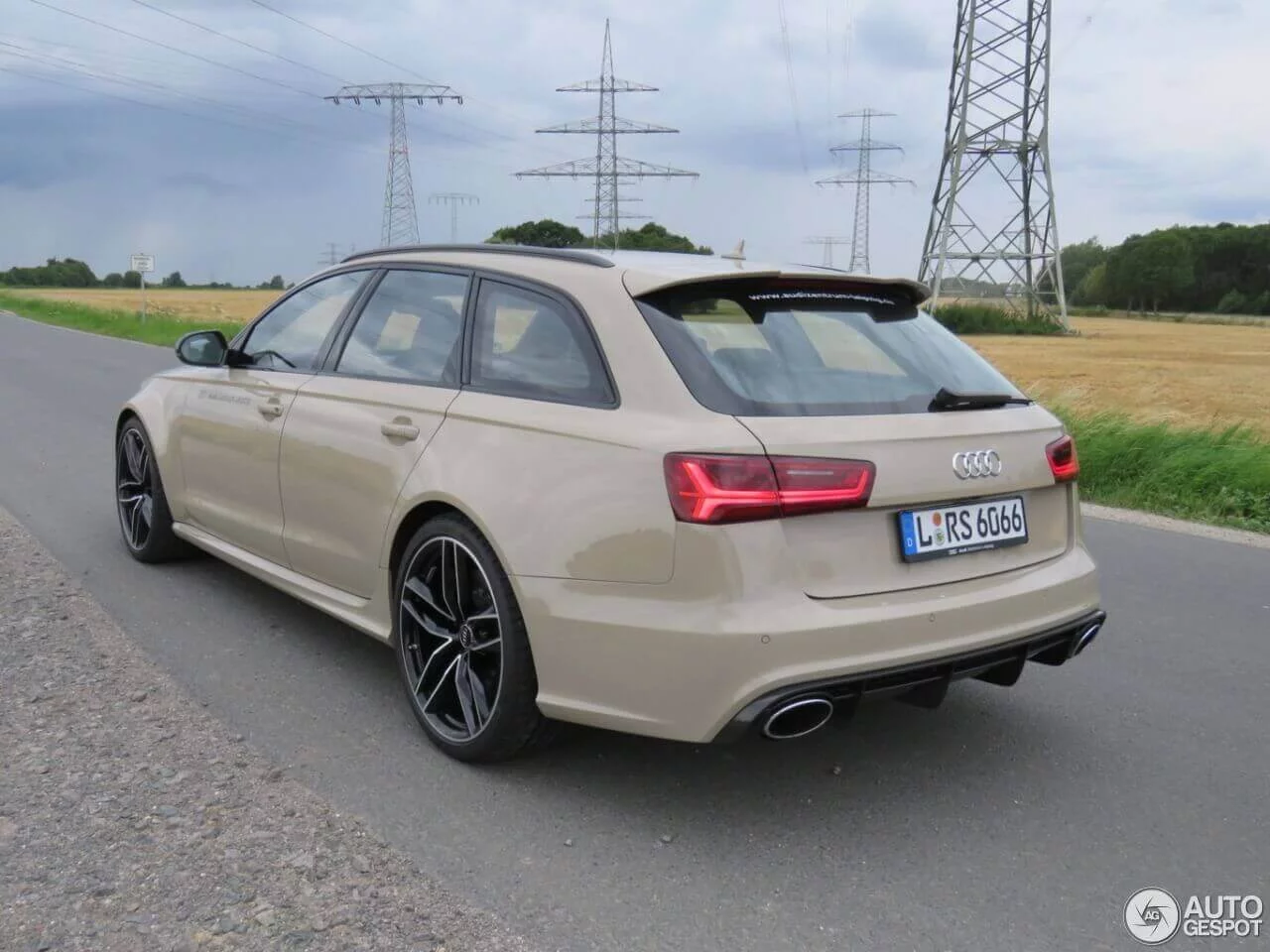Mocha Latte Audi RS6 Avant