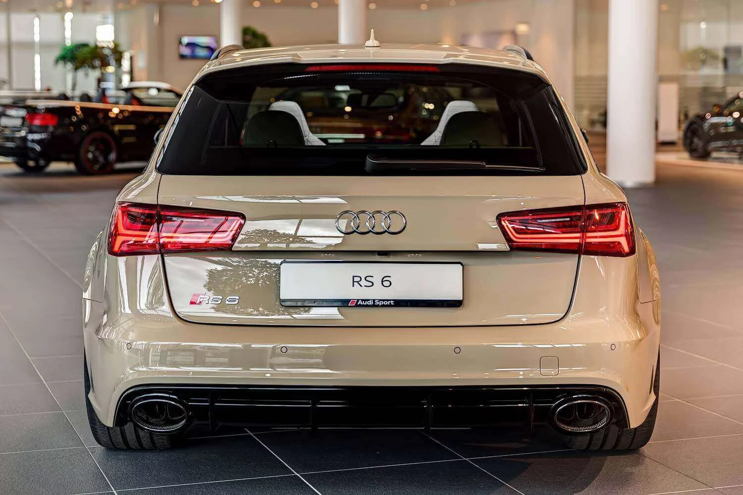 Mocha Latte Audi RS6 Avant