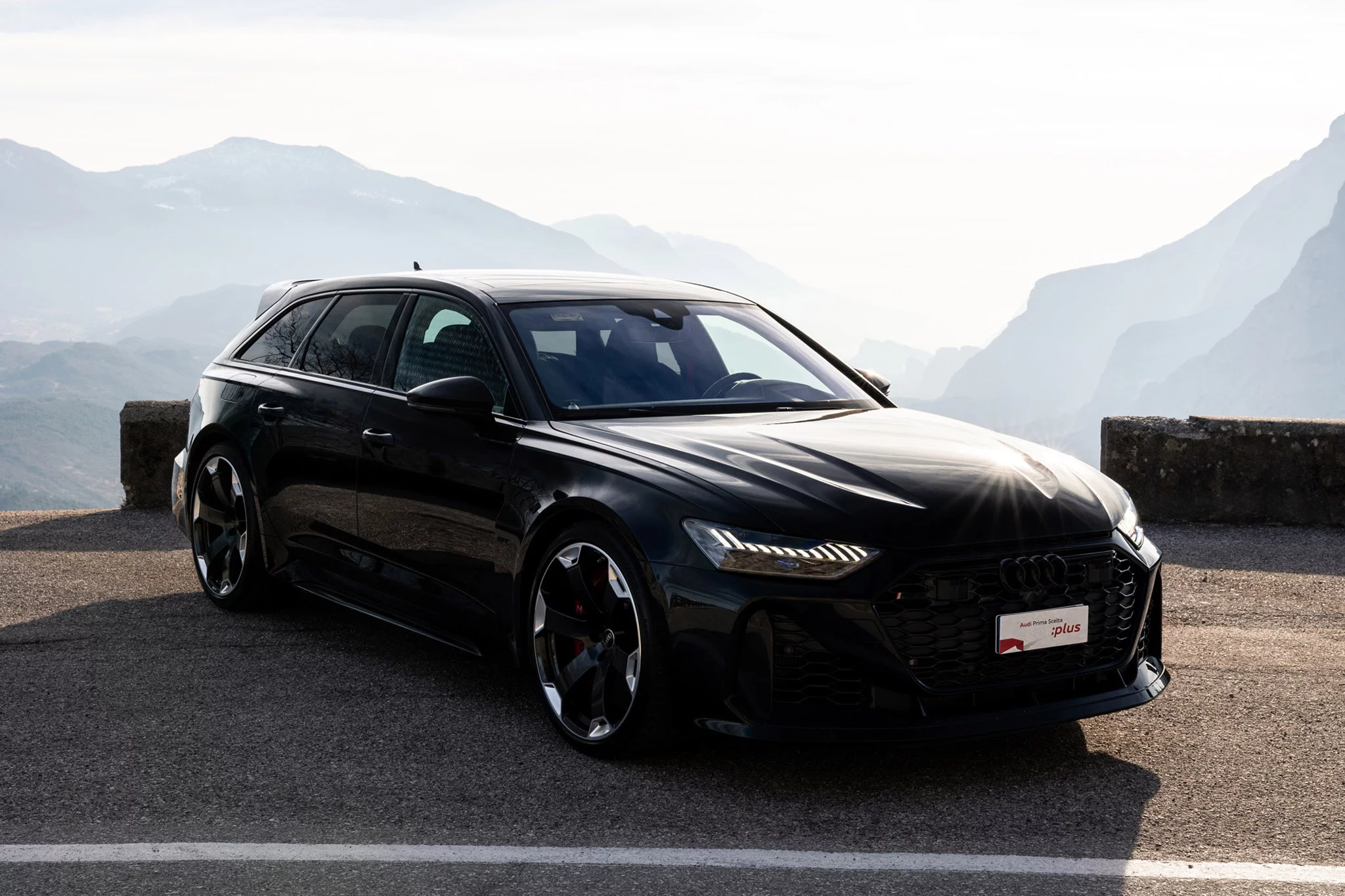 Mythos Black Audi RS6 Avant