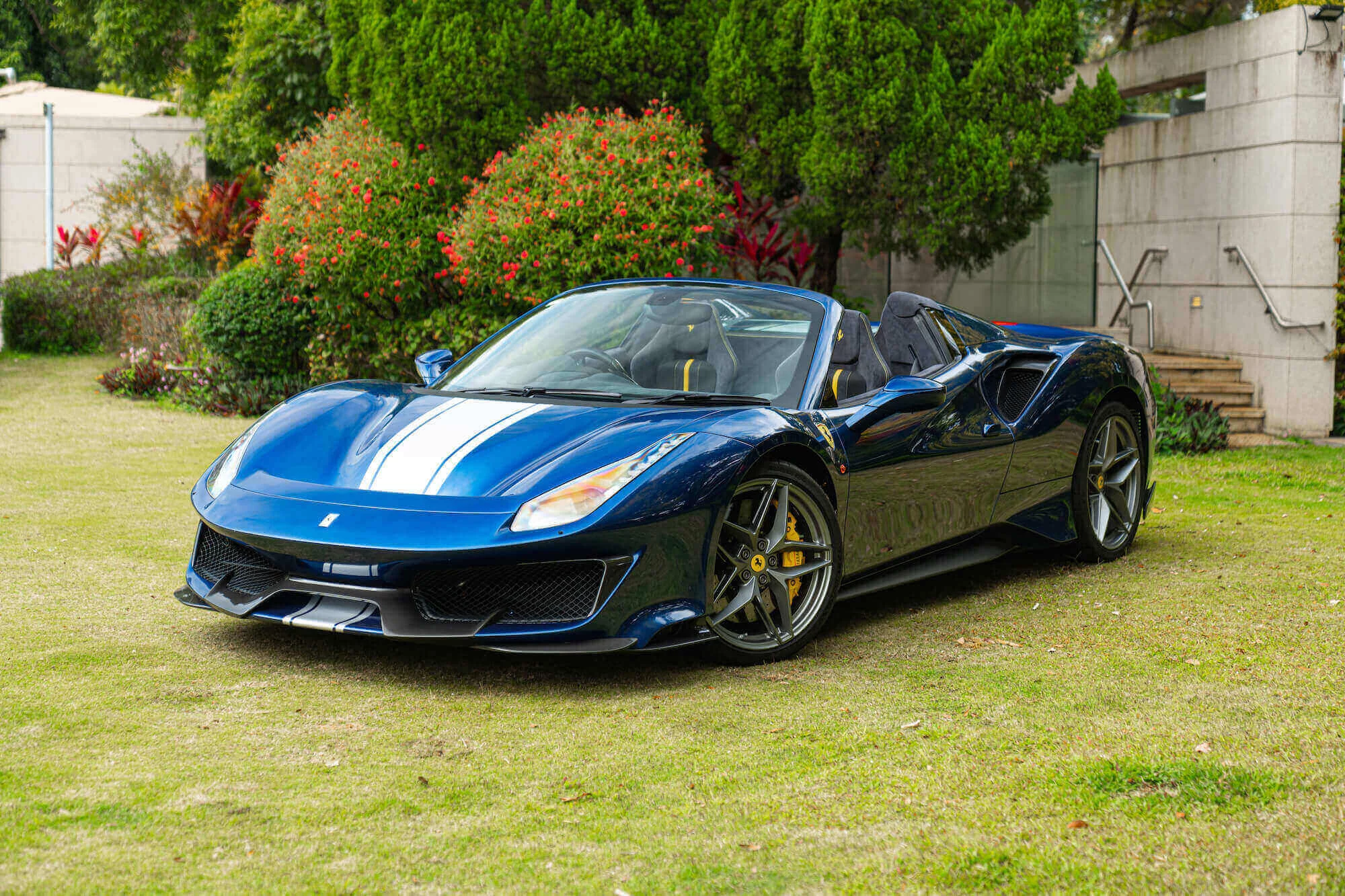 Blu Tour de France Ferrari 488
