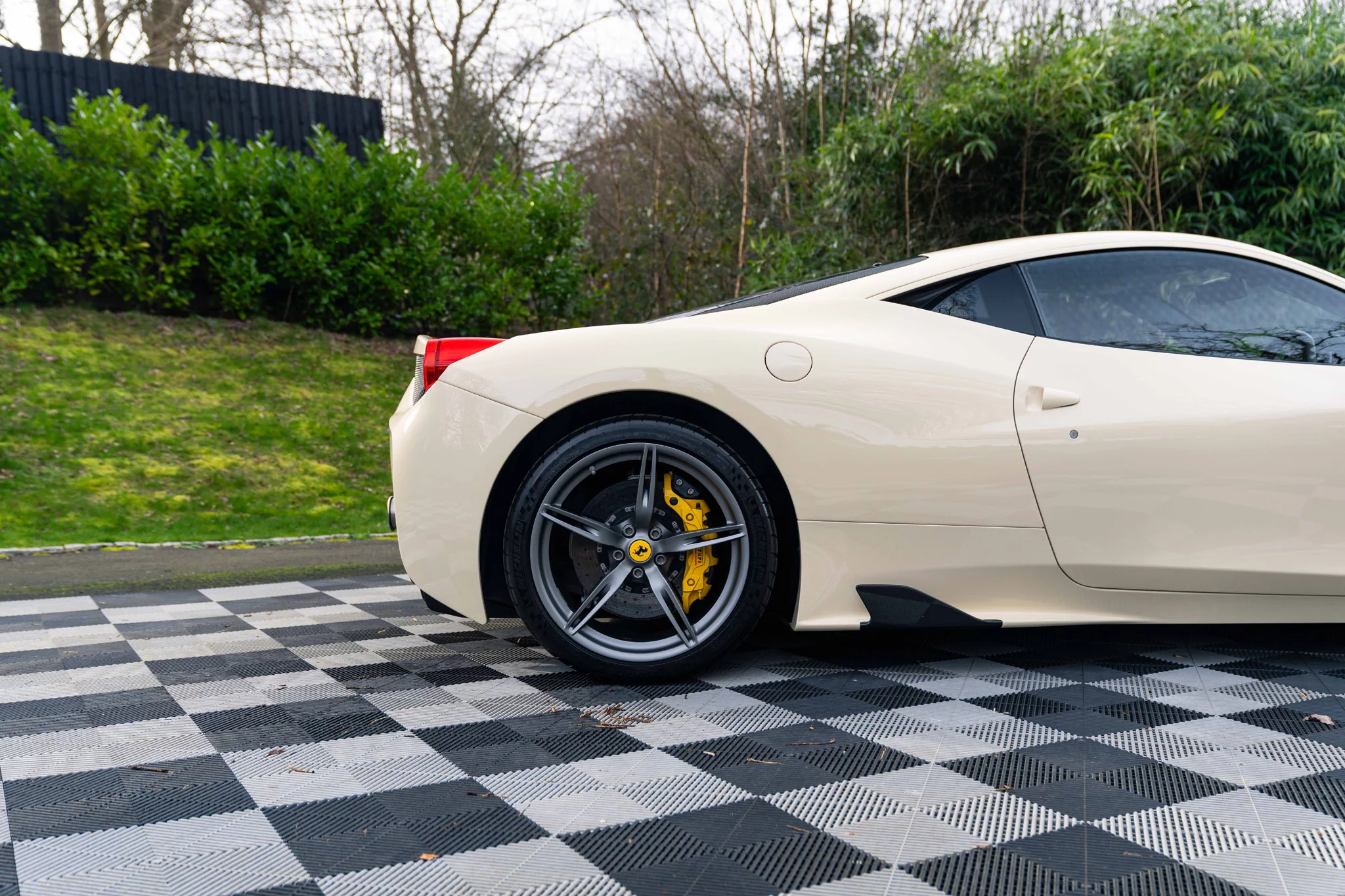 Avorio Ferrari 458