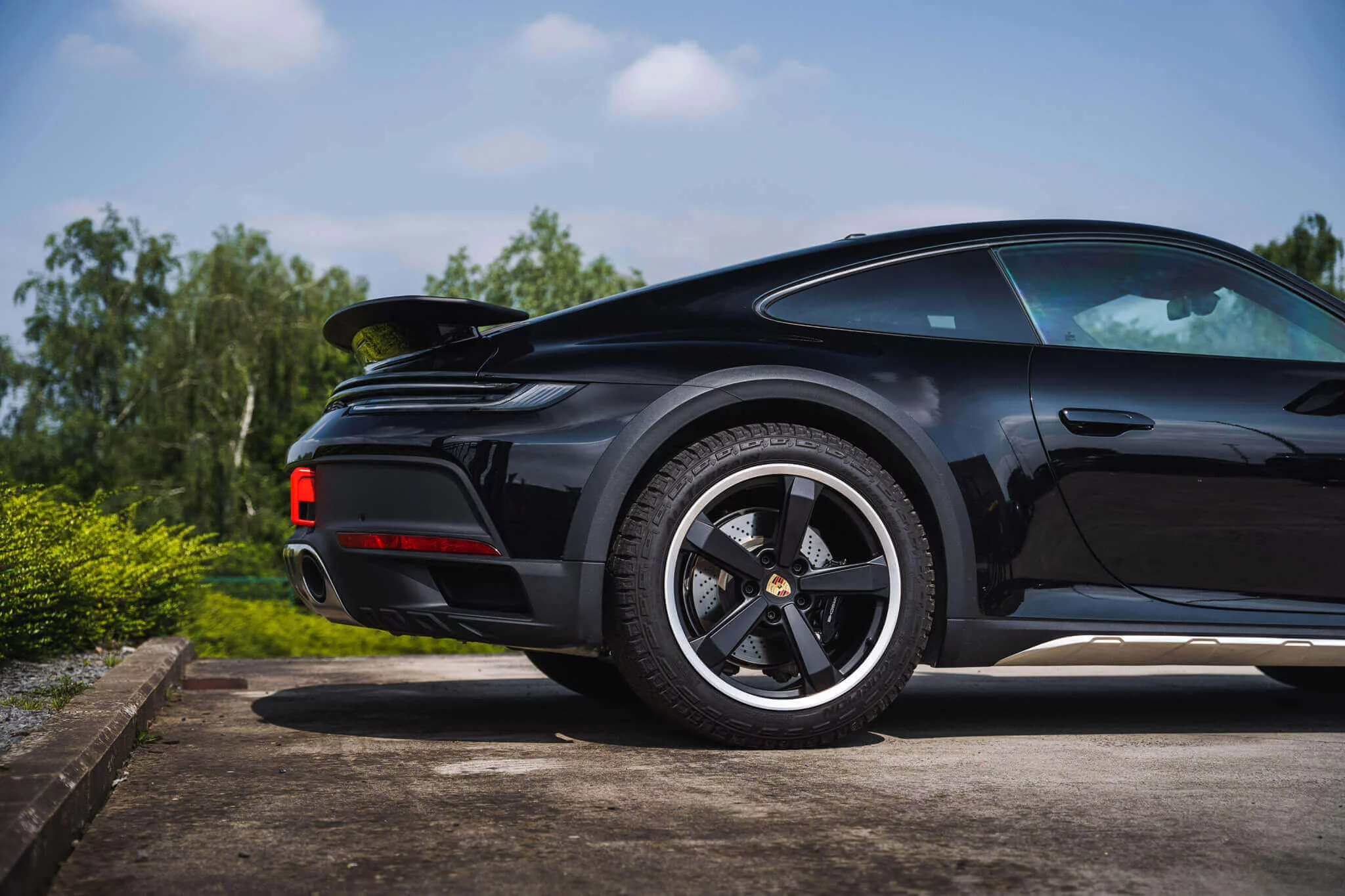 Black Porsche 911 Dakar
