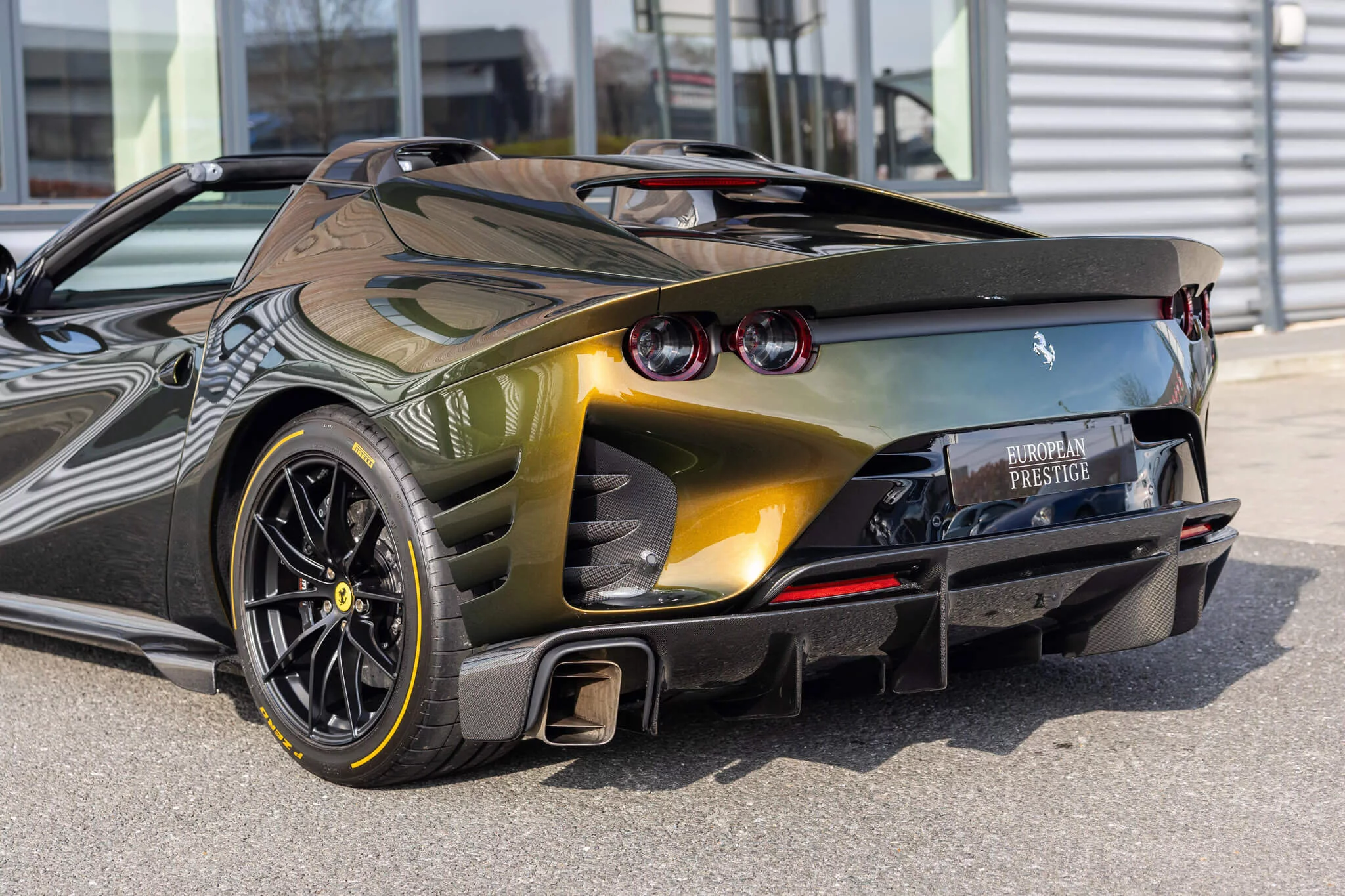 Verde Volterra Ferrari 812