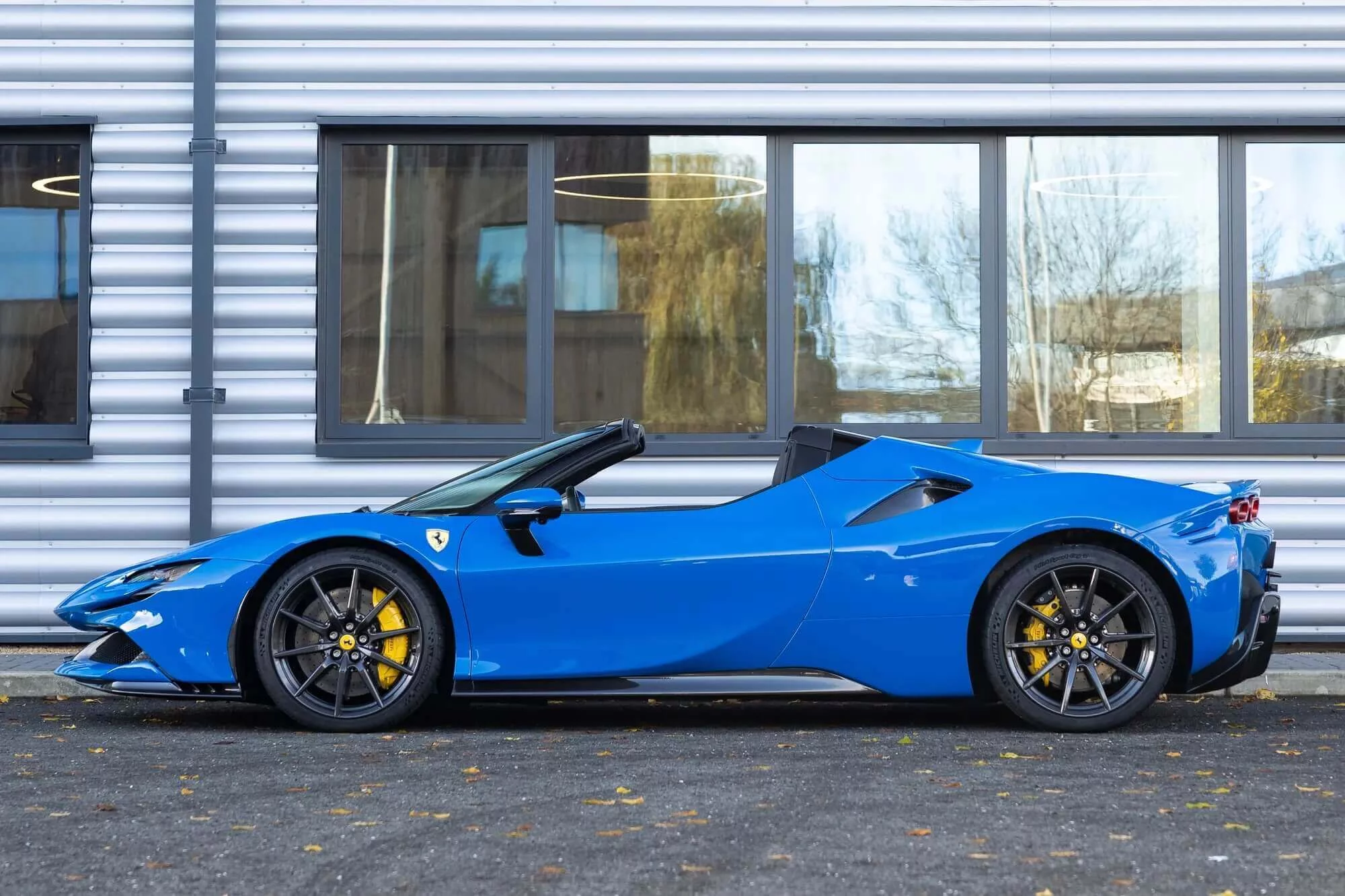 Azzurro Dino Ferrari SF90