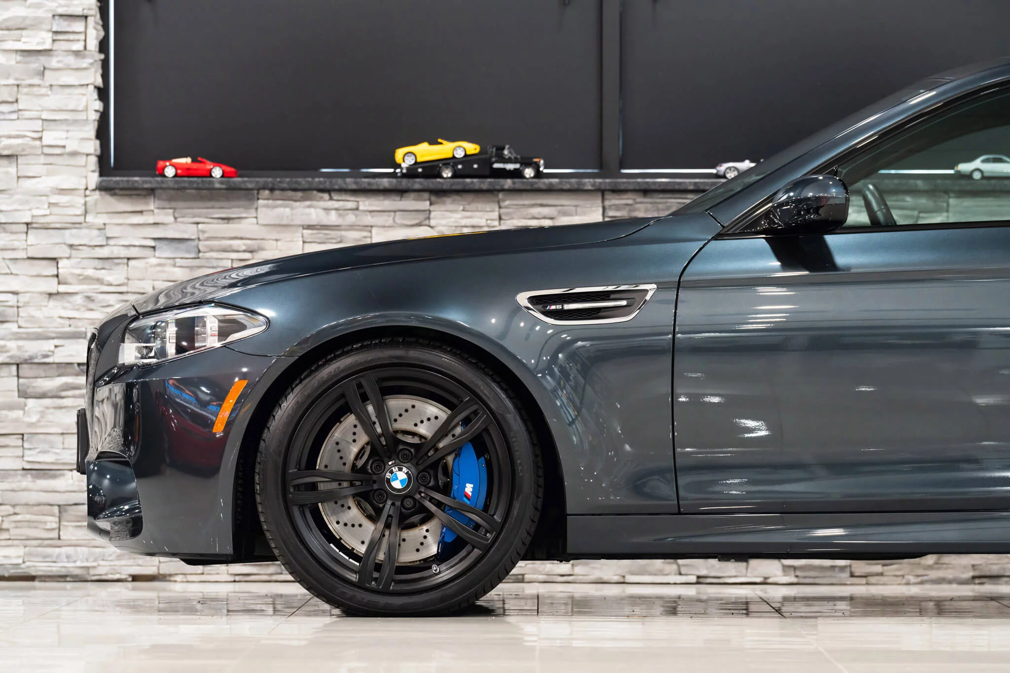 Singapore Grey BMW M5