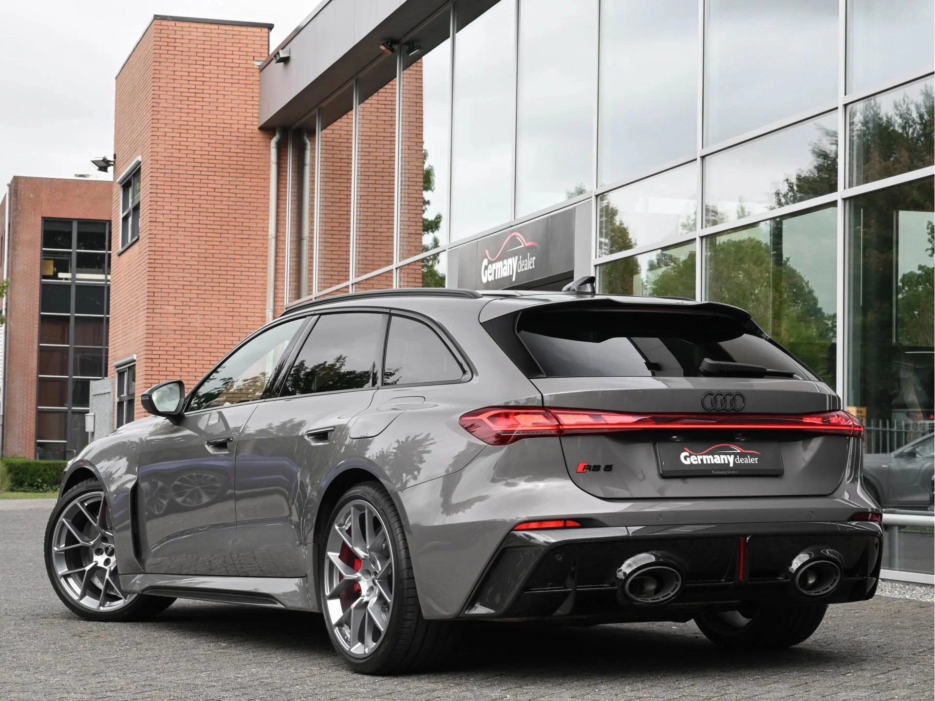 Plateau Grey Audi RS5
