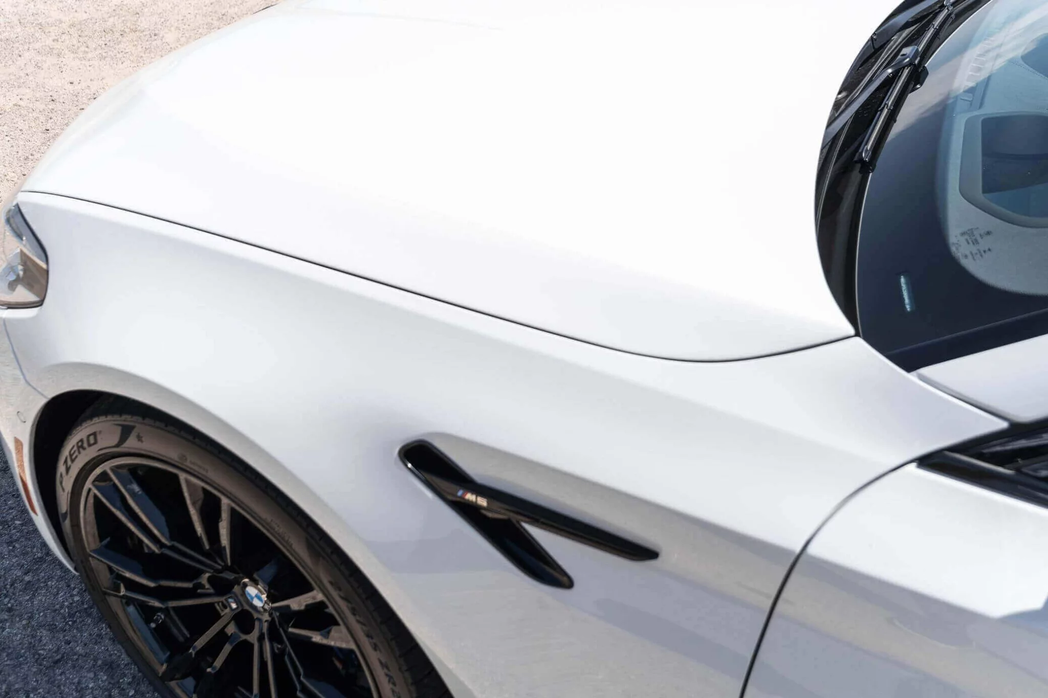 Alpine White III BMW M5