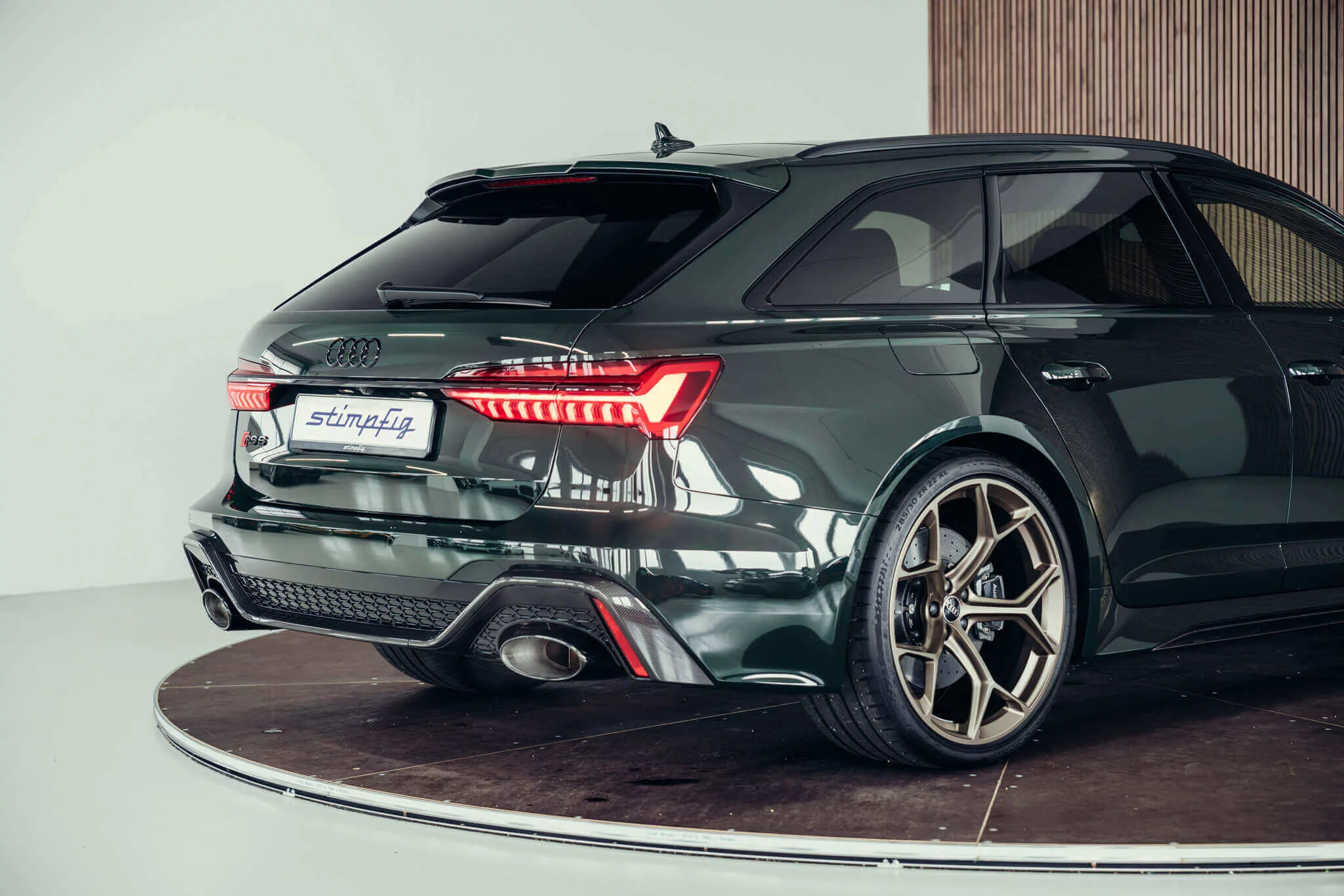 British Racing Green Audi RS6 Avant