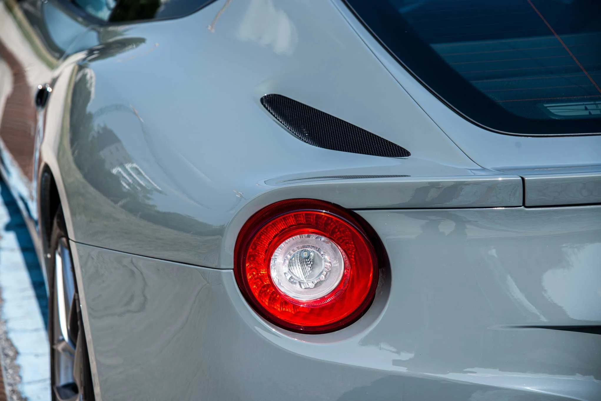 Grigio Medio Ferrari F12