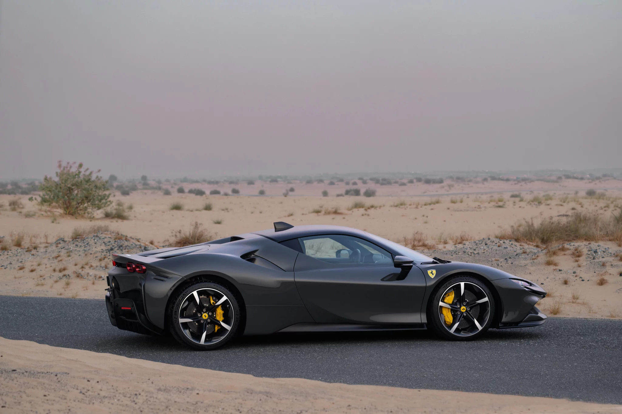 Grigio Scuro Ferrari SF90