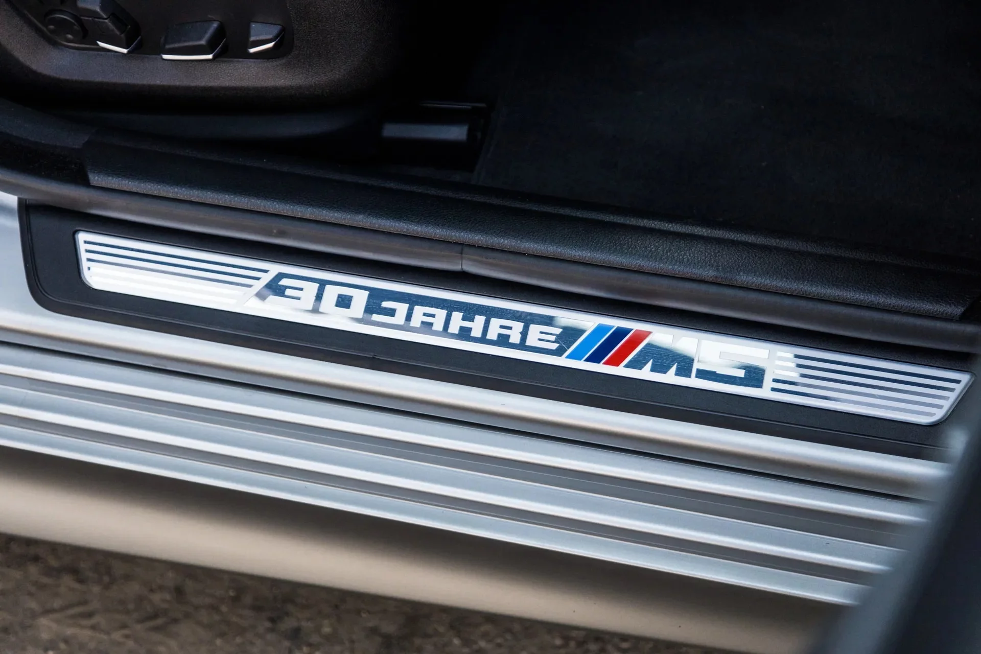 Frozen Dark Silver BMW M5