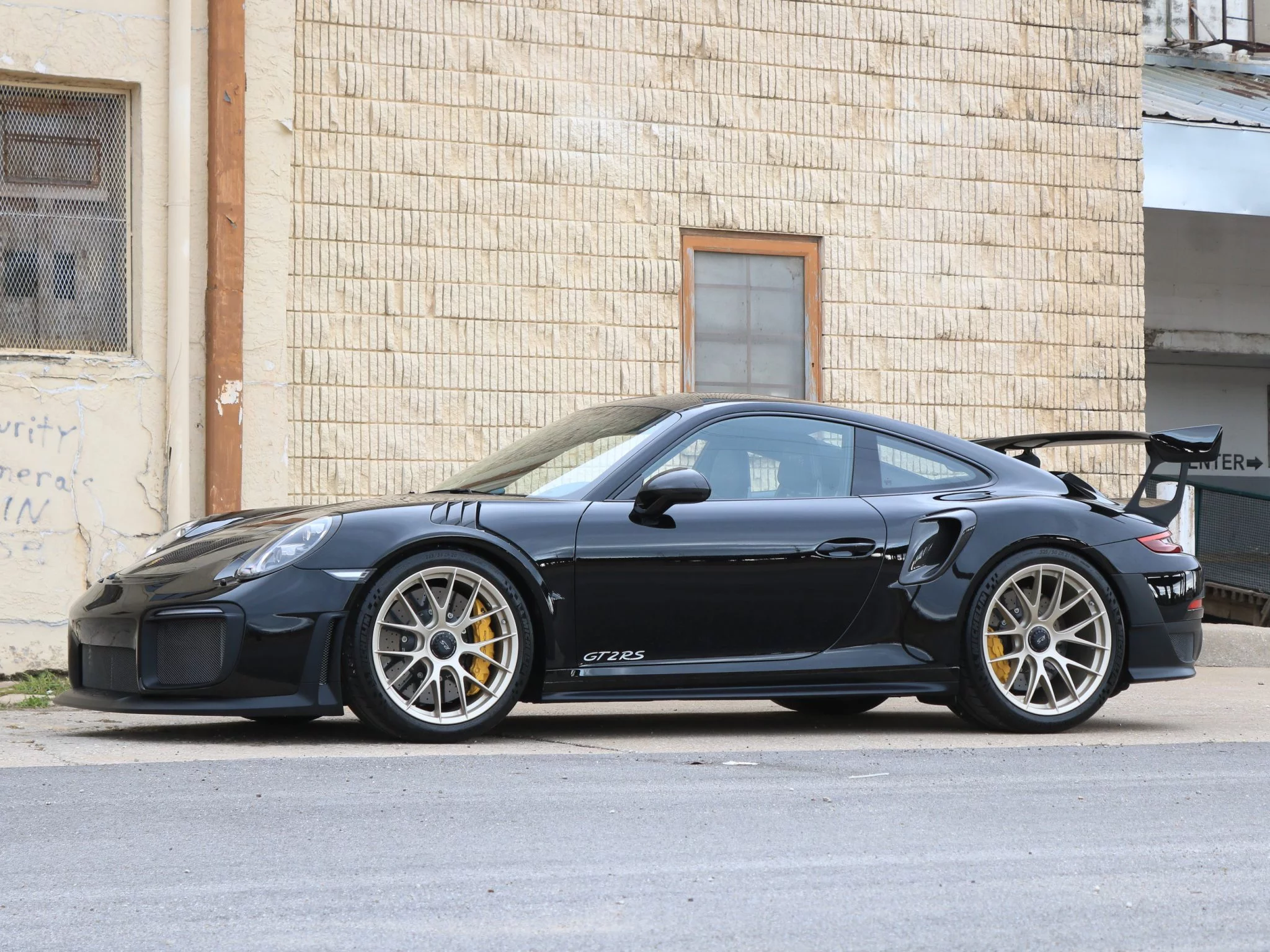 Black Porsche 911 GT2 RS