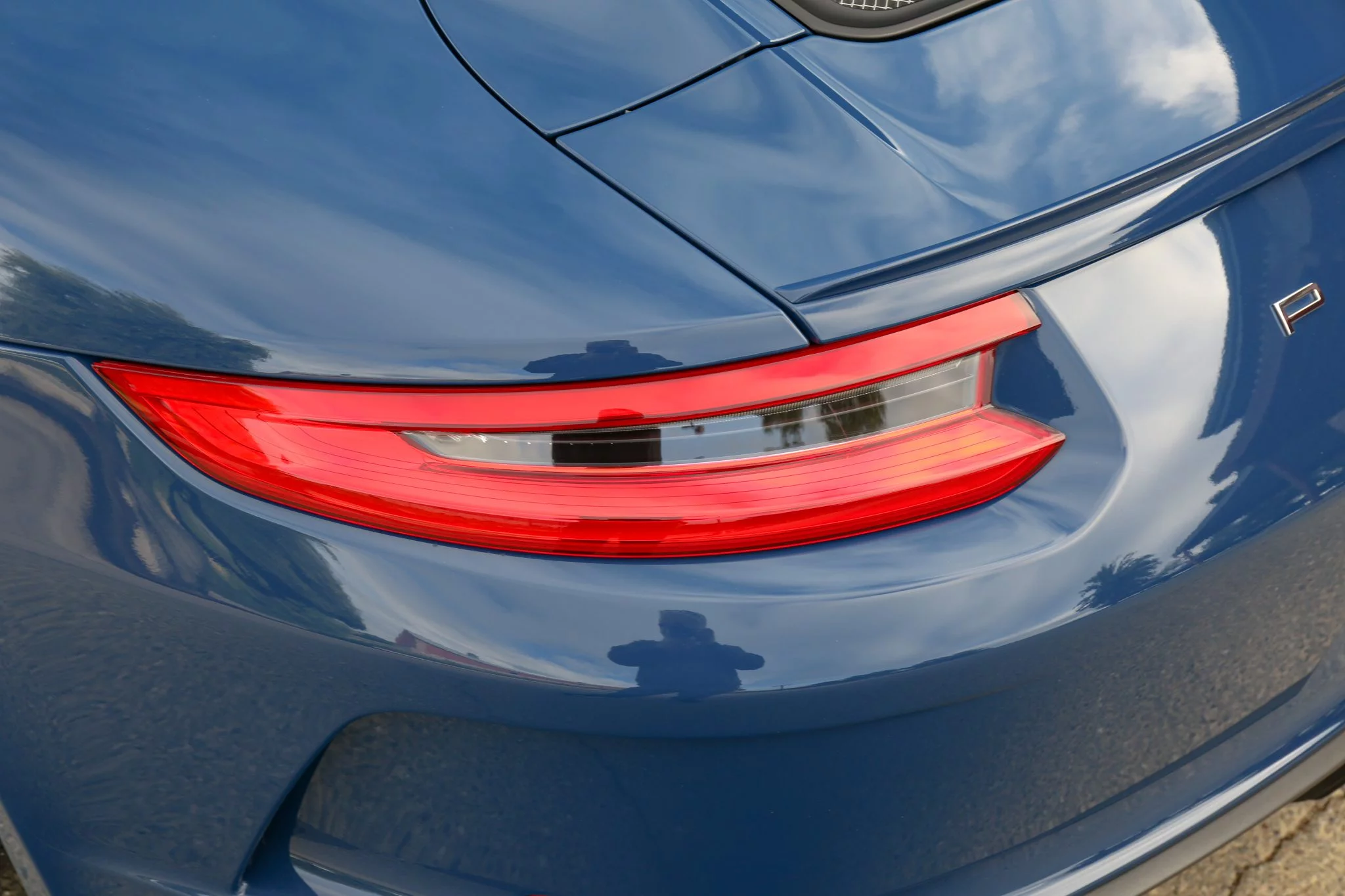 Pantone 296C Porsche 911 GT3