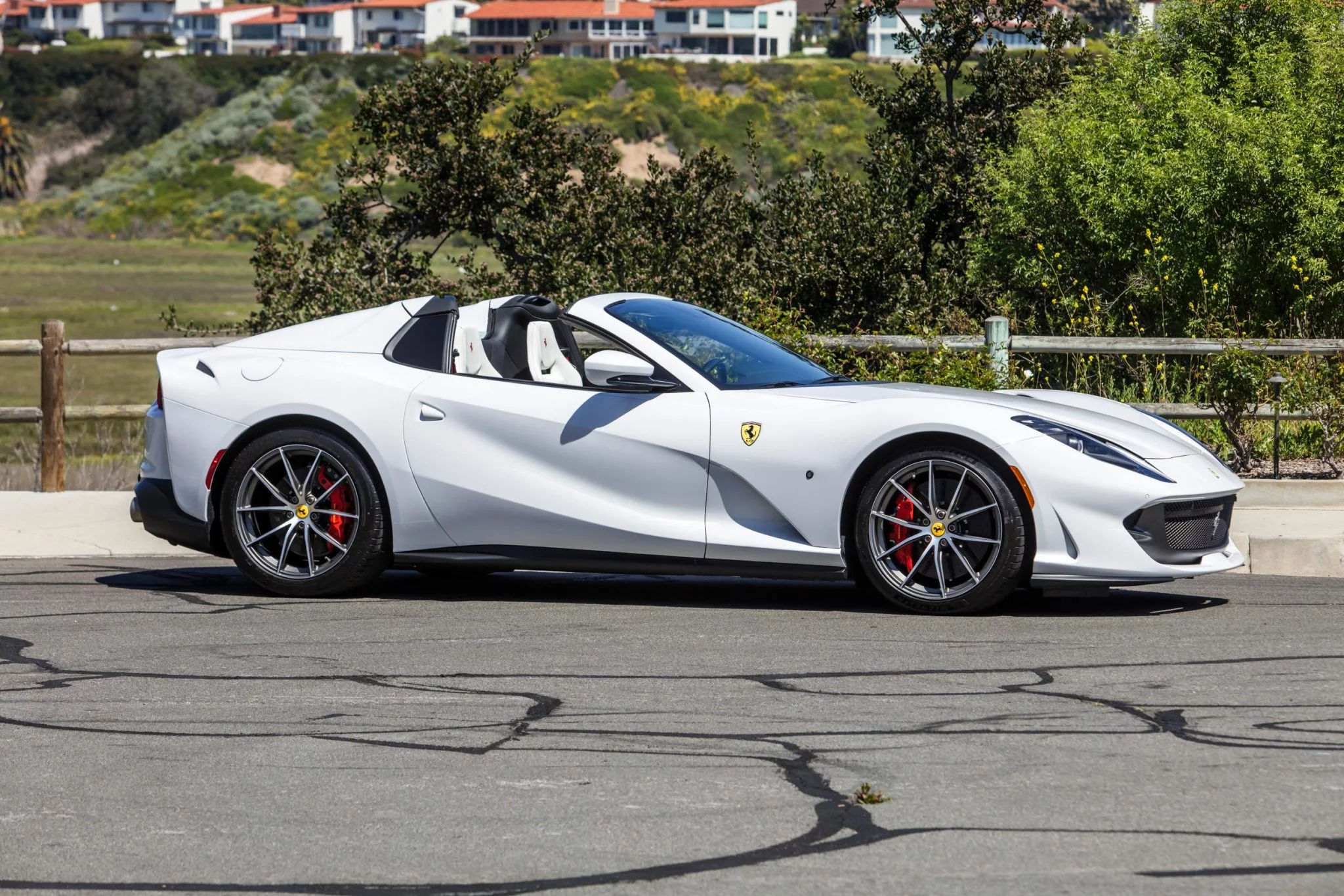 Bianco Cervino Ferrari 812