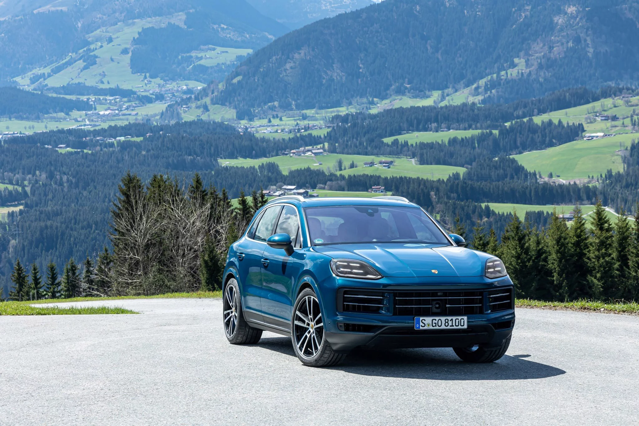 Montego Blue Metallic Porsche Cayenne
