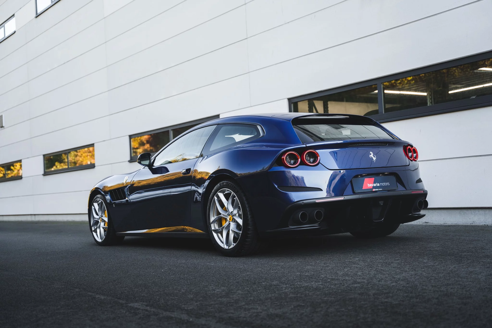 Blu Tour de France Ferrari GTC4Lusso