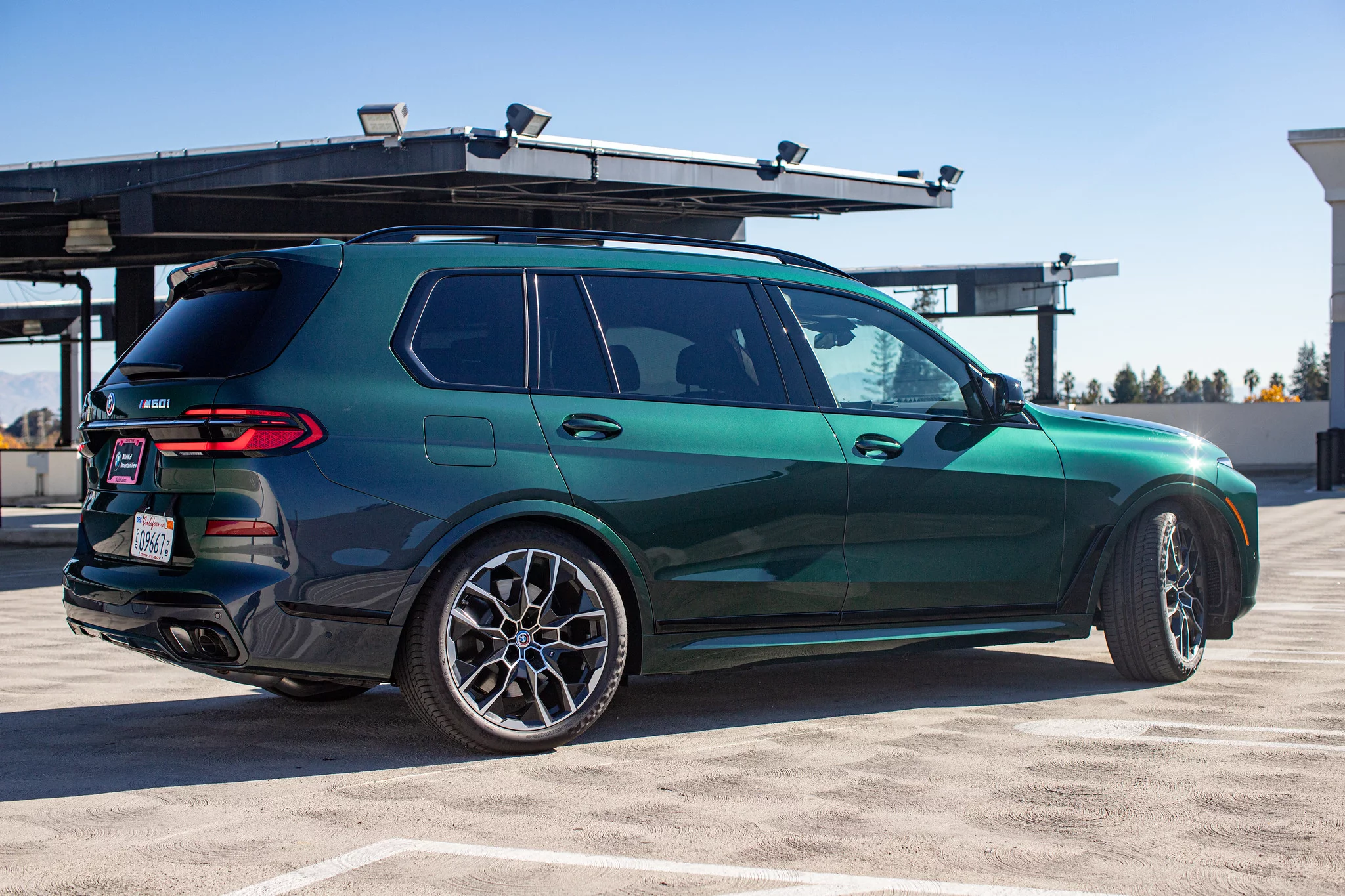 Aurora Diamond Green BMW X7