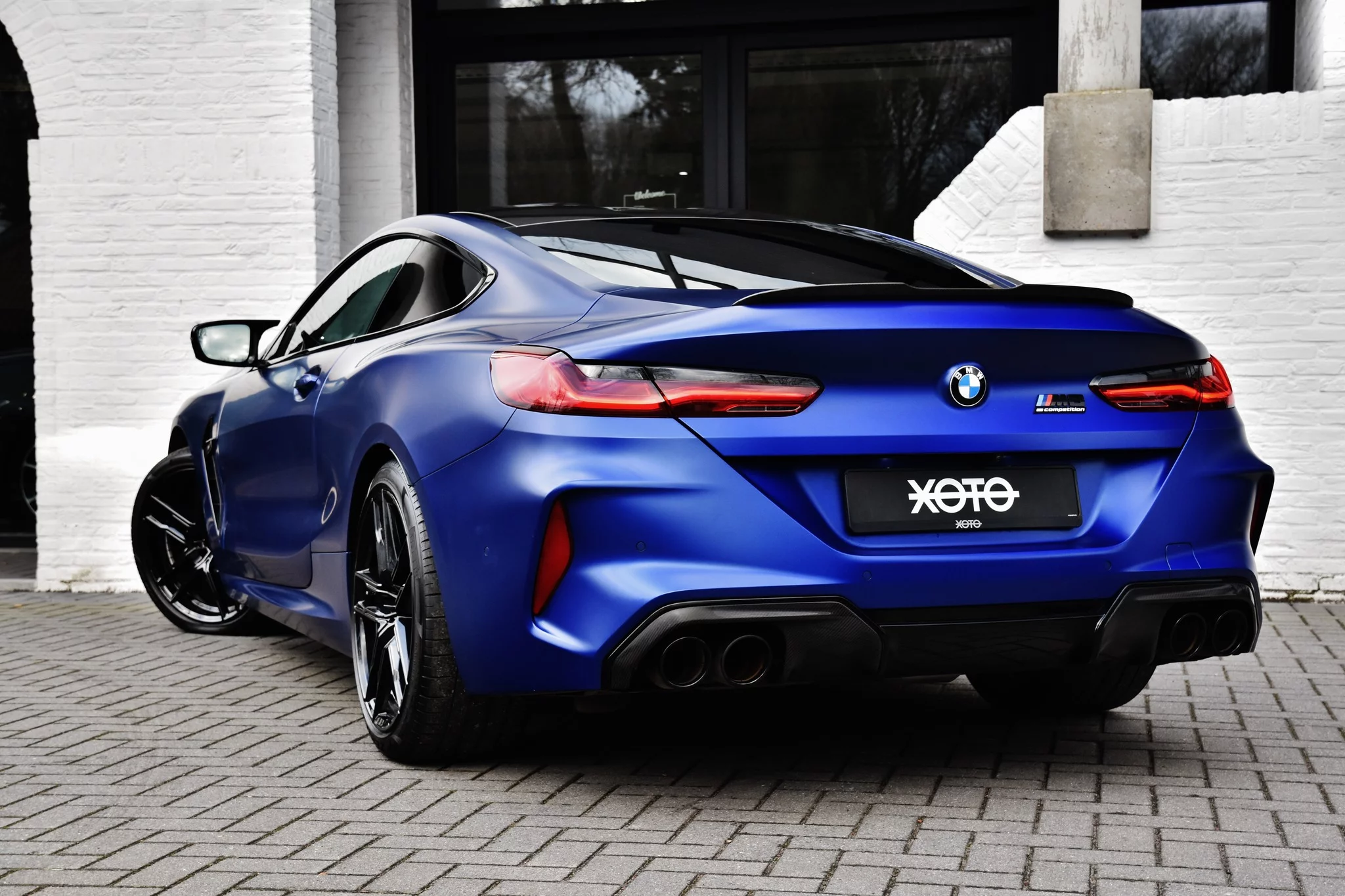 Frozen Marina Bay Blue BMW M8