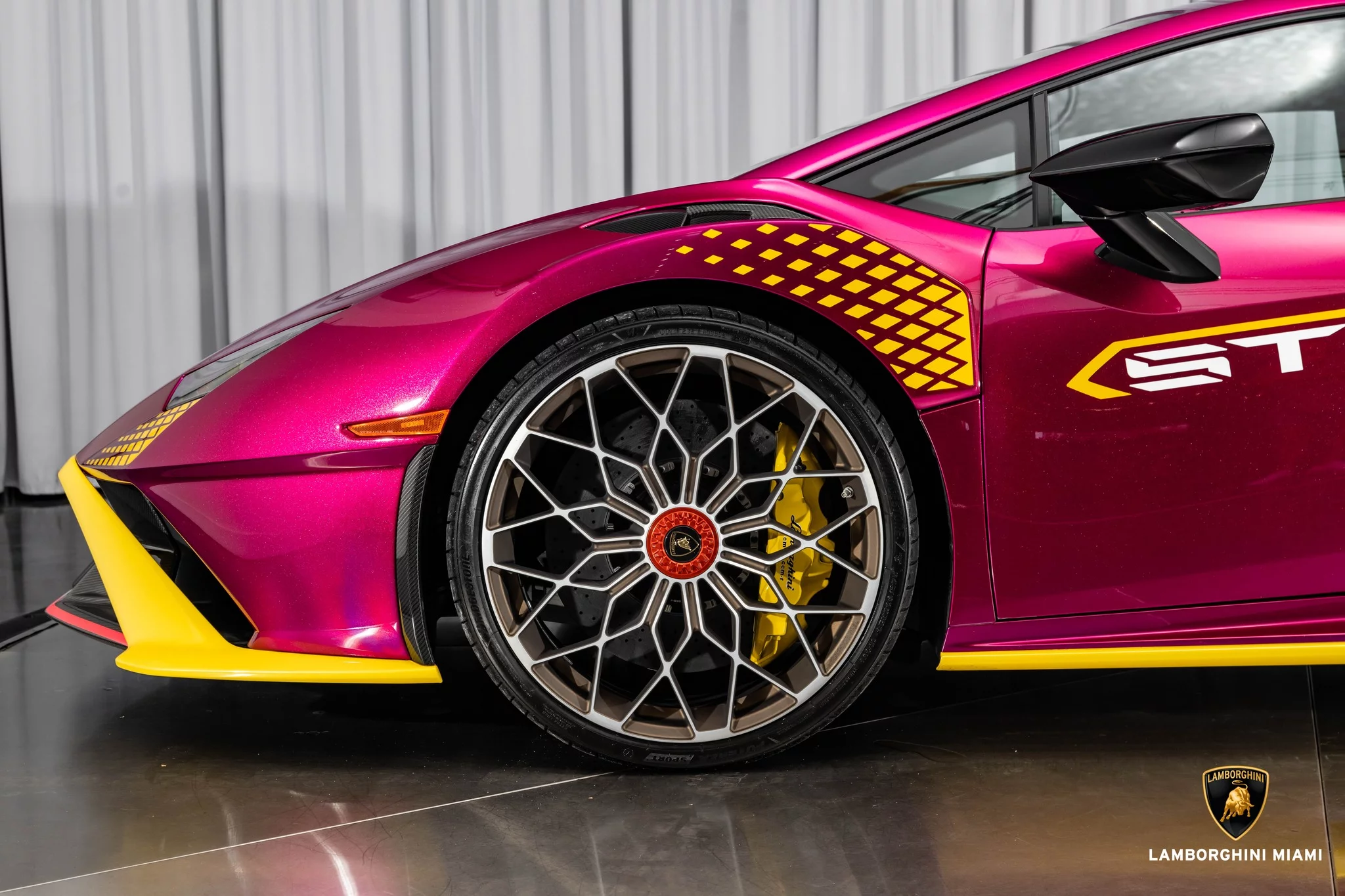 Viola Bast Lamborghini Huracán