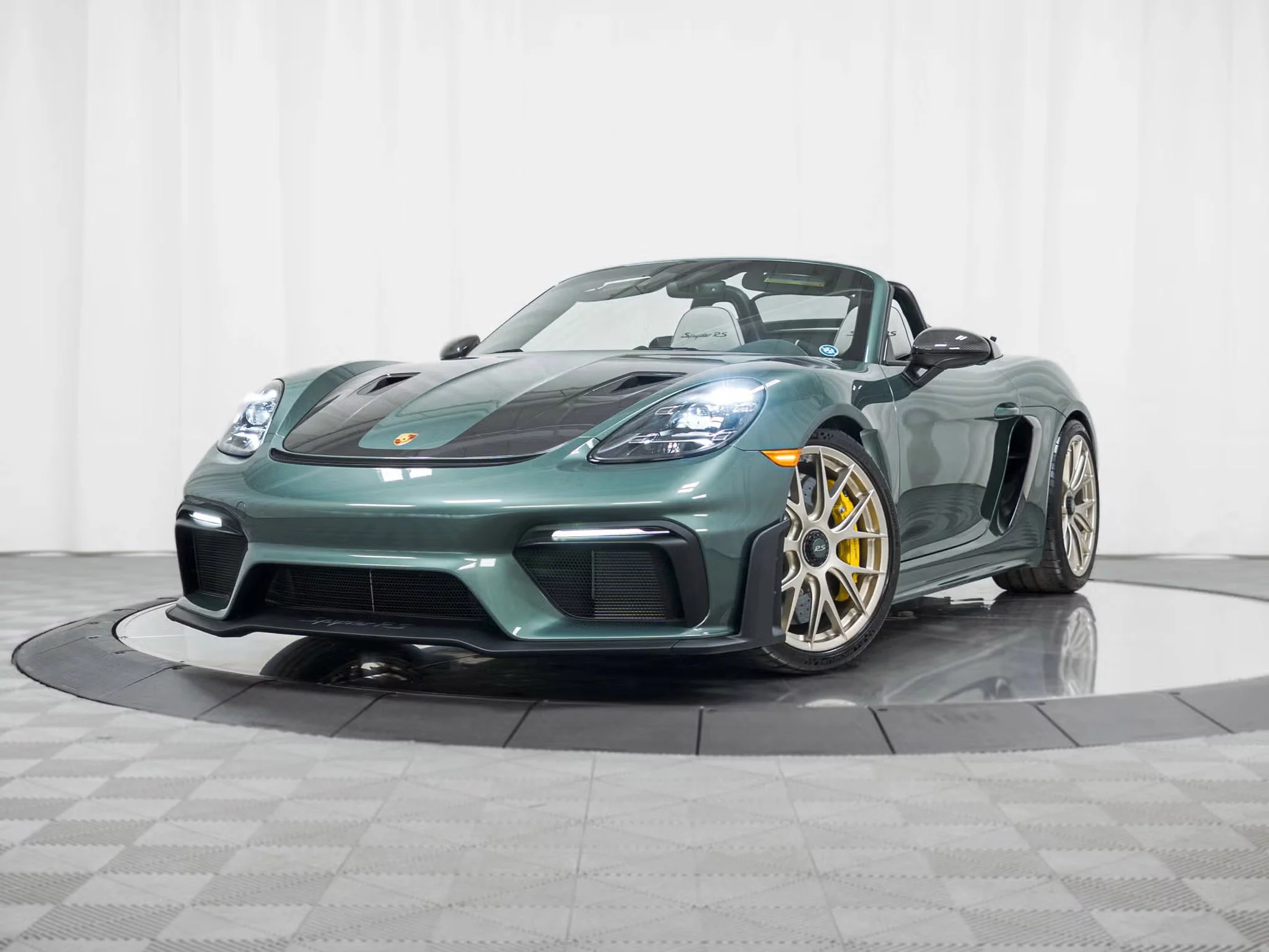 Malachite Green Metallic Porsche 718 Spyder RS