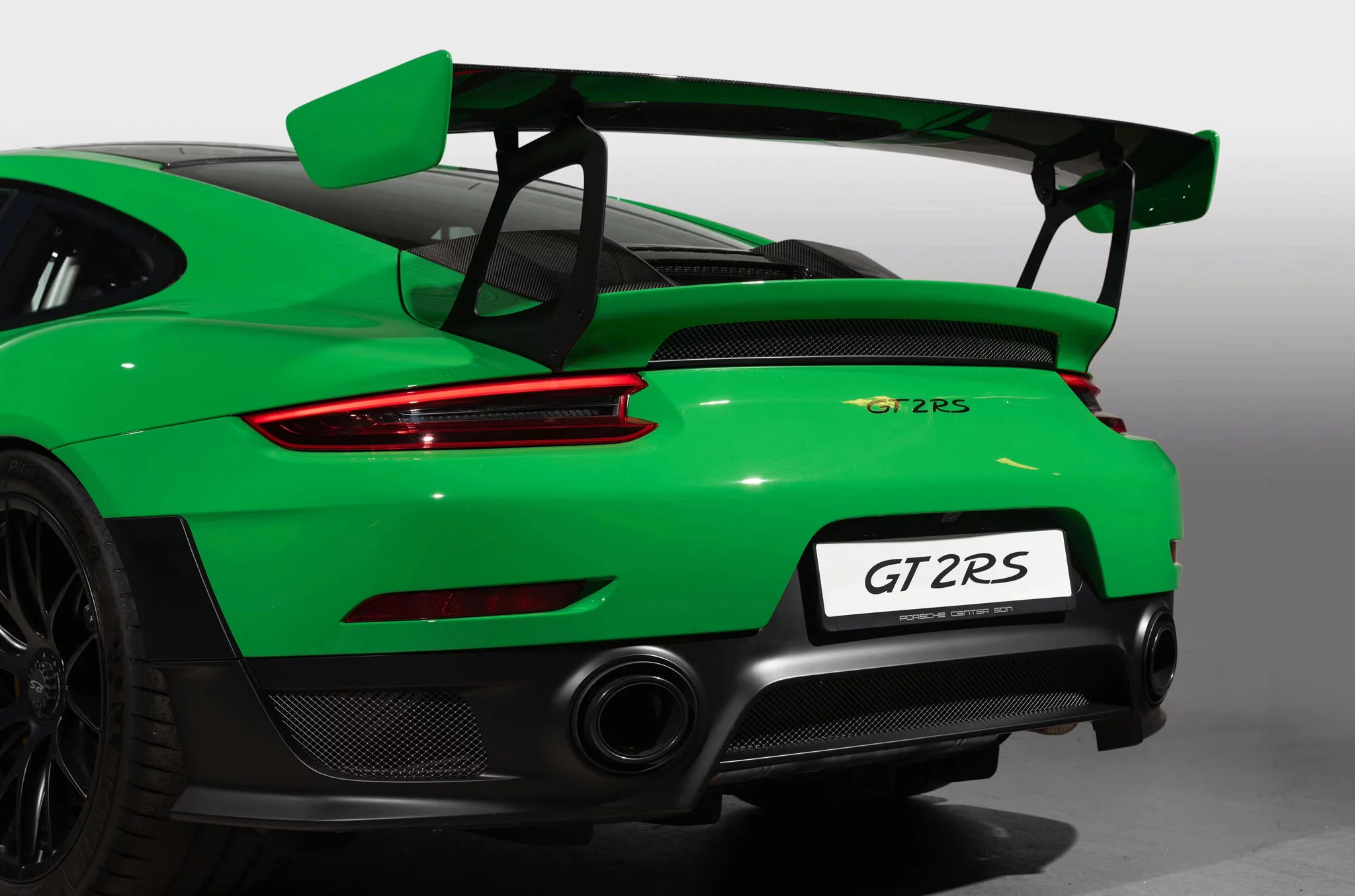 Viper Green Porsche 911 GT2 RS