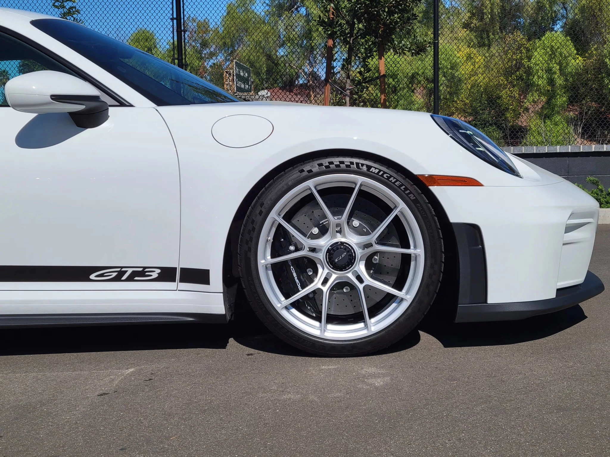 Pure White Porsche 911 GT3