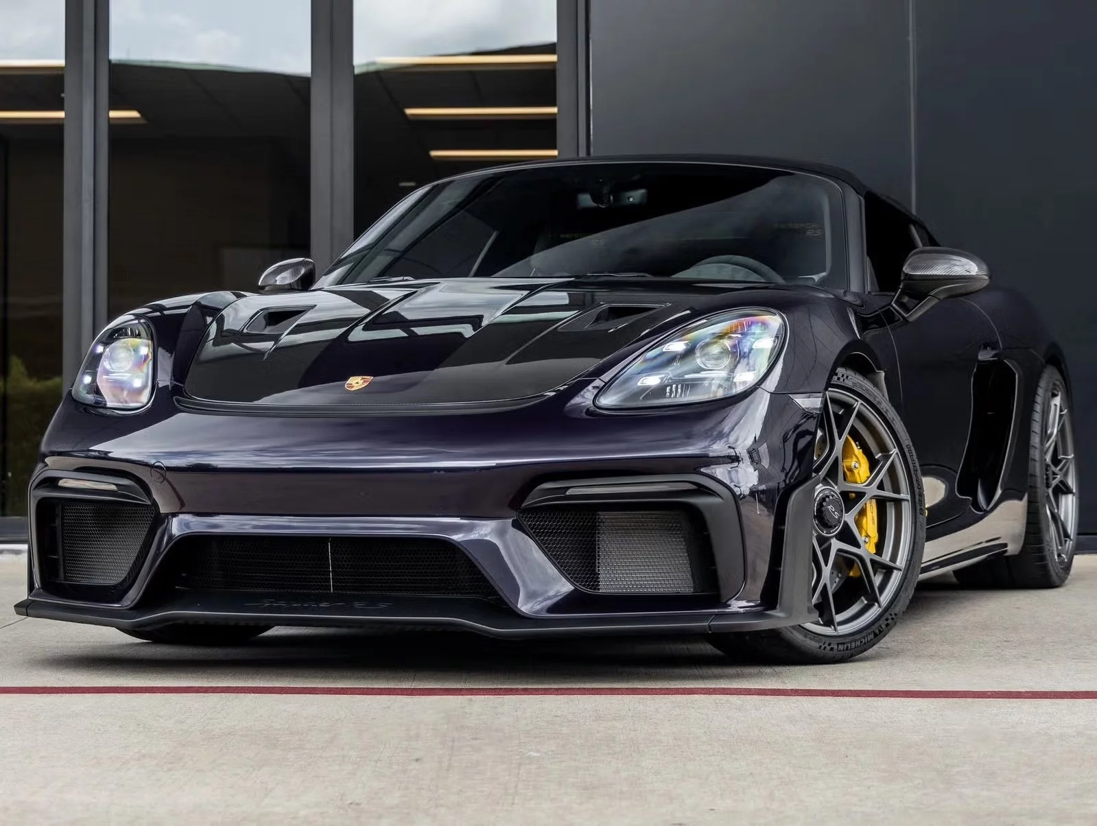 Viola Metallic Porsche 718 Spyder RS