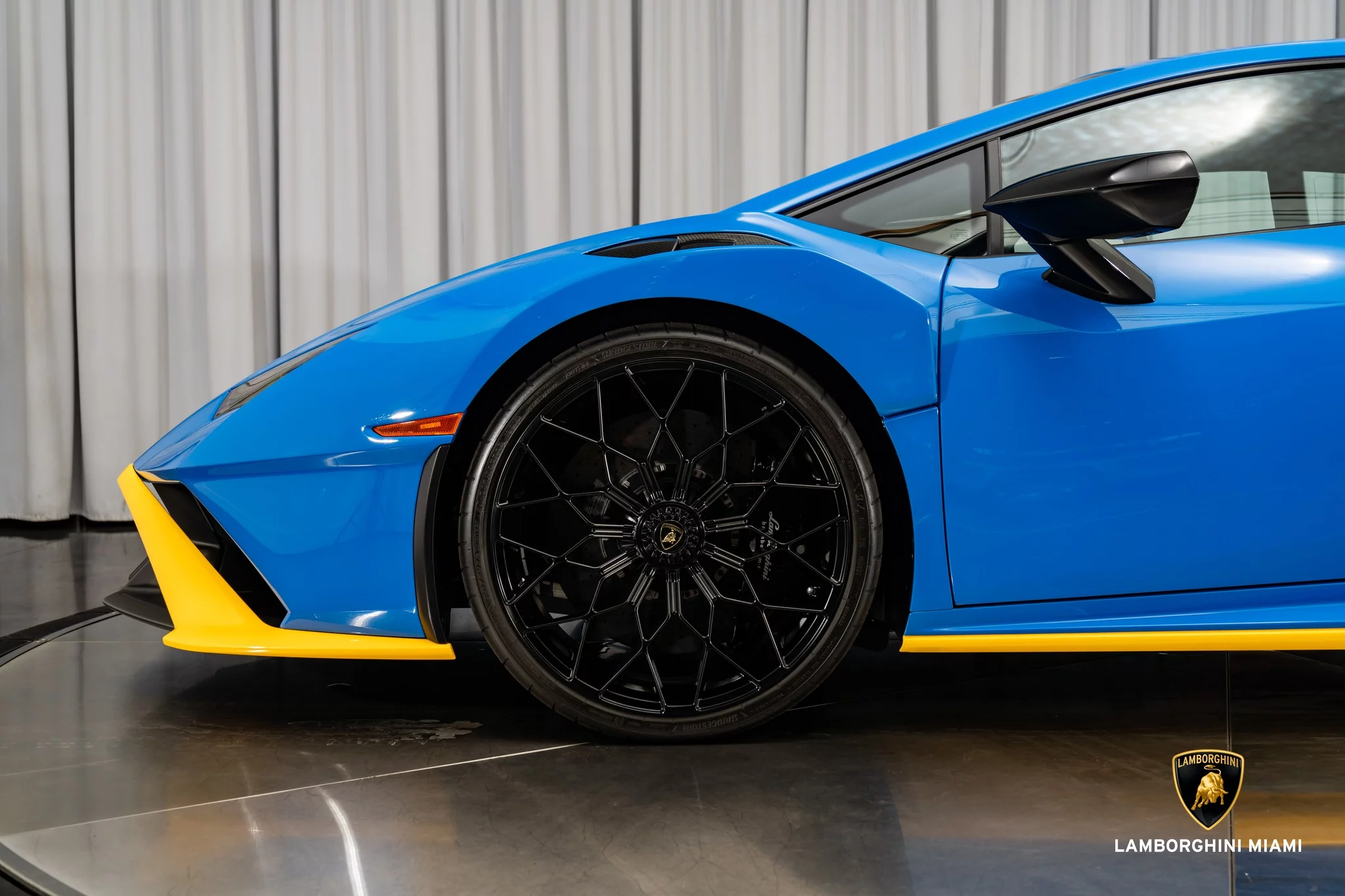 Blu Le Mans Lamborghini Huracán