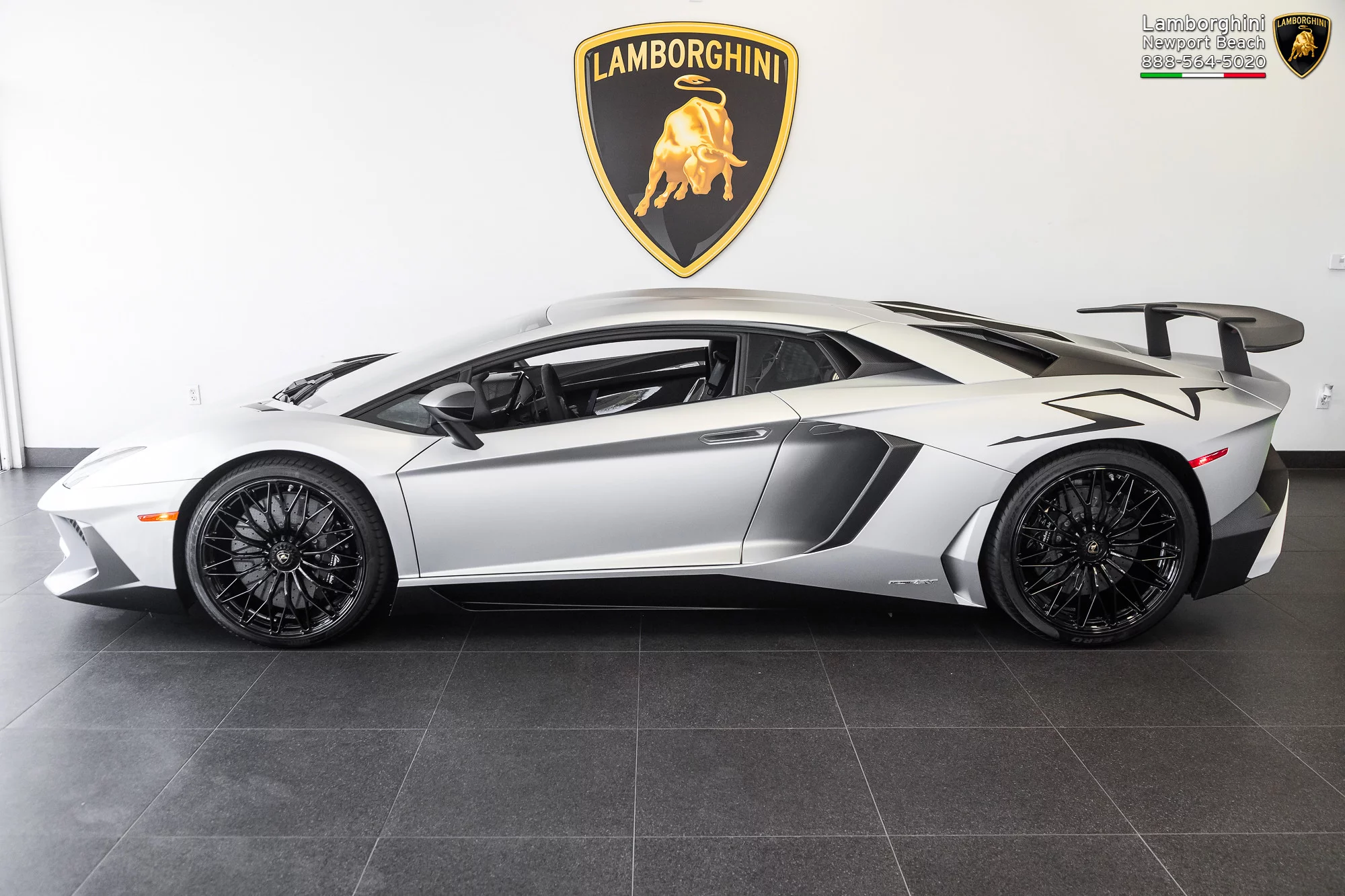 Grigio Adamas Lamborghini Aventador