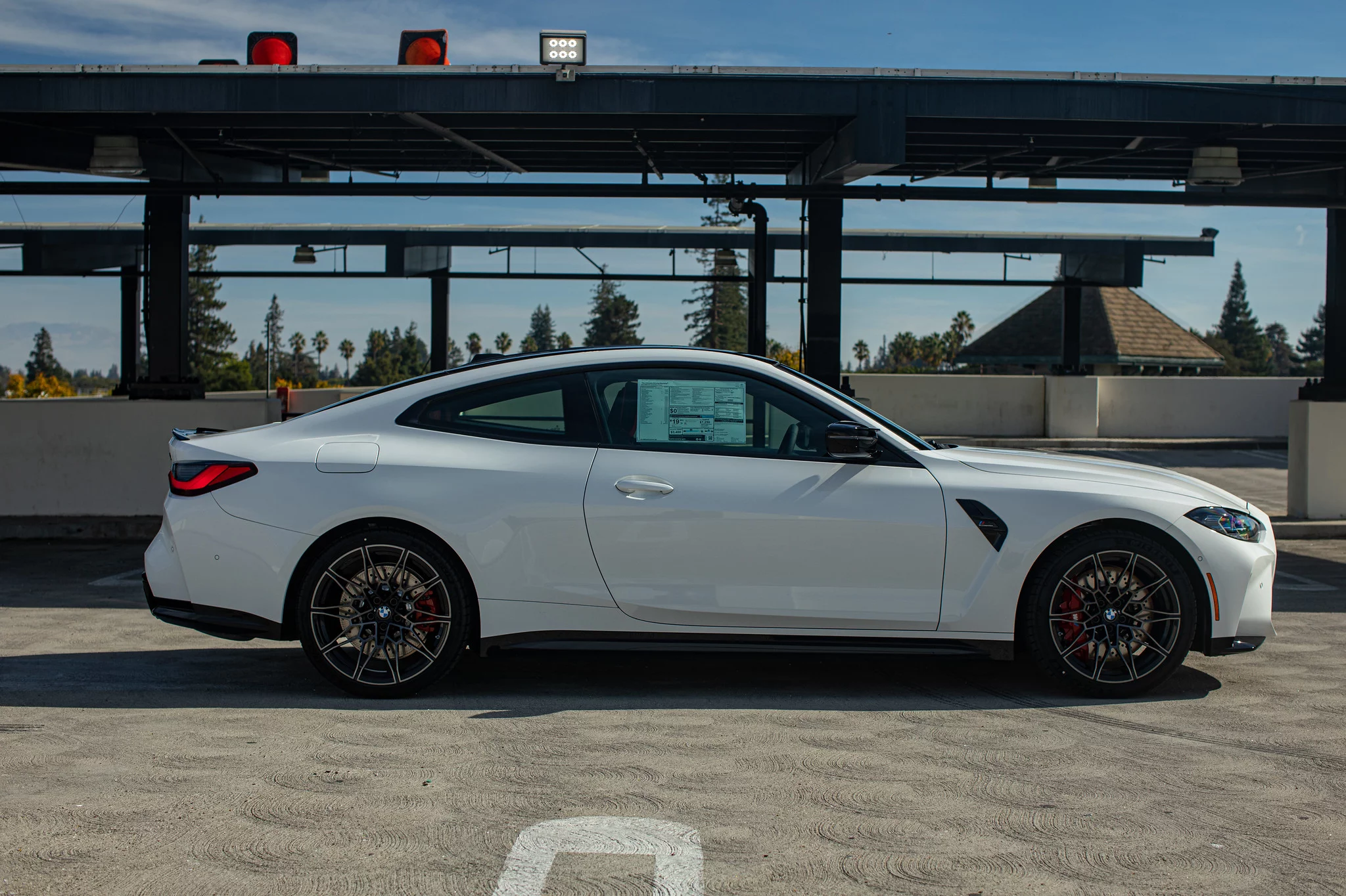 Alpine White III BMW M4